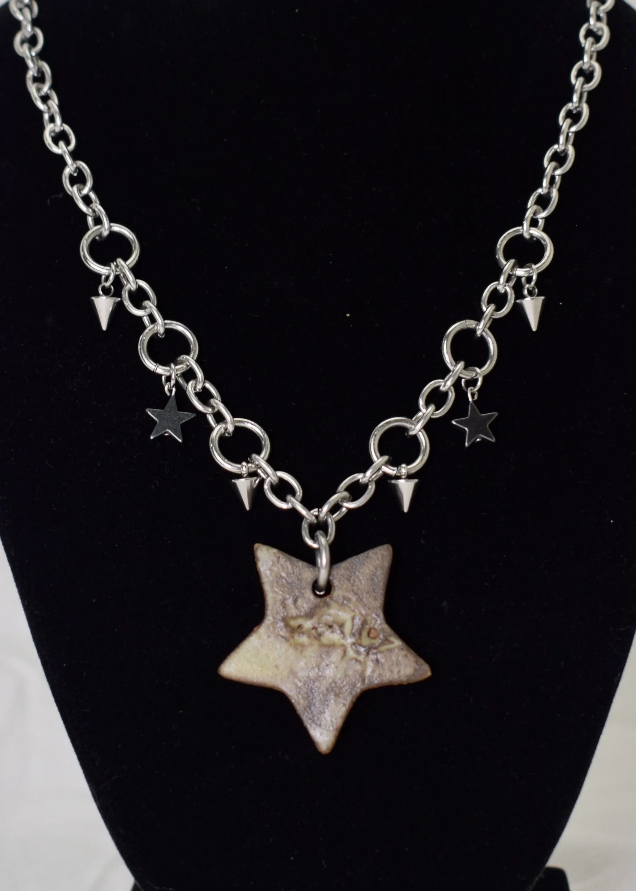 jewels large single heart with spikes DSC_0927.jpeg