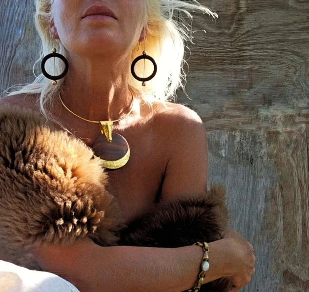 bisjouxwood  hoop on f76314e910dfc0fa321732802eb85b26d2452dcd16d6aa5990dcacc67a71d11c.webp