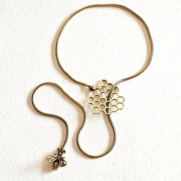 bisjoux bee flat f2e06e53a8cda5dc801a72f5edc393b388a90689619f12fddad8bd2f91bbd4ae.webp