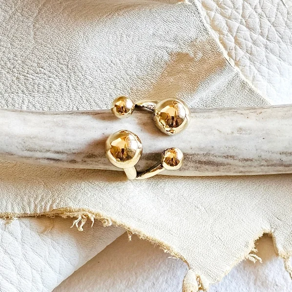 bisjoux 4 spher ring on branch 26c1b100e5a5a1b38aca5c6862fec21afcd11721f8989a7873e1c6ce83a27943.webp