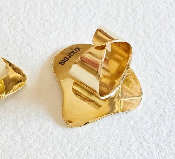bisjous caved ring front.png