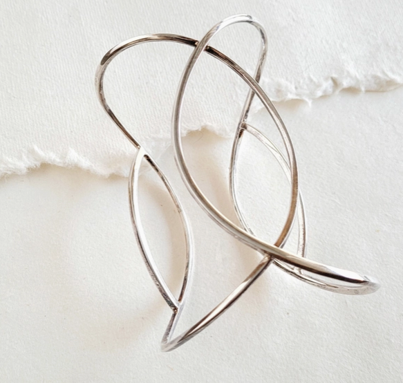 bisjoux sil cuff alone side.png