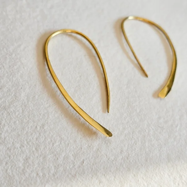 bisjoux wire ear  close c84ffc8cd6839113750e6e35647d348a7bd4a26ab6b0c0d4dd35074f8394ed32.webp