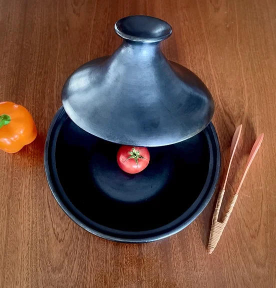 lachamba tagine tomatoe e9d22fc79c3b0eefb6c22269ef48cbb813b2f2a42fb60453252c3bfe14d1dfb5.webp