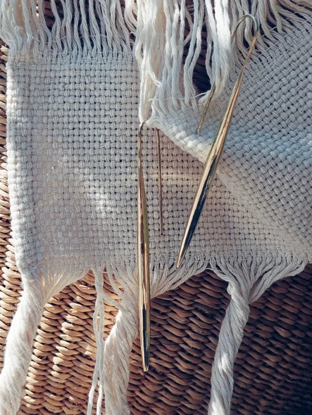 bisjoux spear on fabric 2bc0d16f4c782f674c0c66022845f0c6a0d34e15904e0e4dc3acd2fc37eaceeb.webp