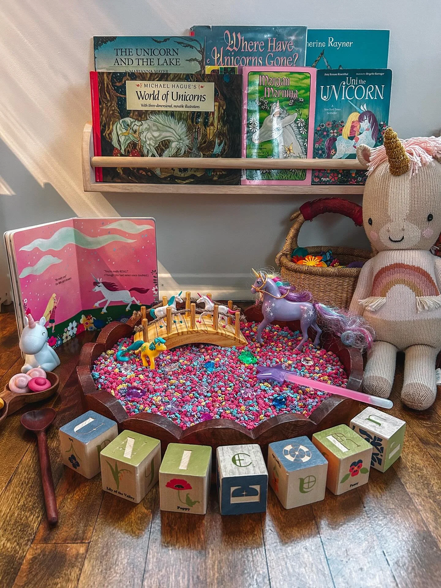 a peek at a little unicorn play + story time for my girl set up earlier this week 🦄💎

sensory filler (with gems and magic wand): @readymadeplaycanada 

wooden spoons and bowls: @chickadeeswoodentoys from @wonderandkind.shop 

small wooden bridge: @