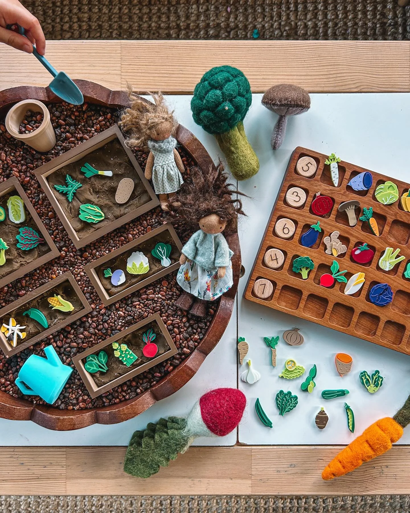 little miss had such a blast this weekend with this veggie garden kit by @bestowful 🥕🥬🫛🌶️ 👩🏼&zwj;🌾 so many great learning opportunities for her, but most importantly endless fun!

resources:
⌓ veggie play kit: @bestowful 
⌓ click + connect tra