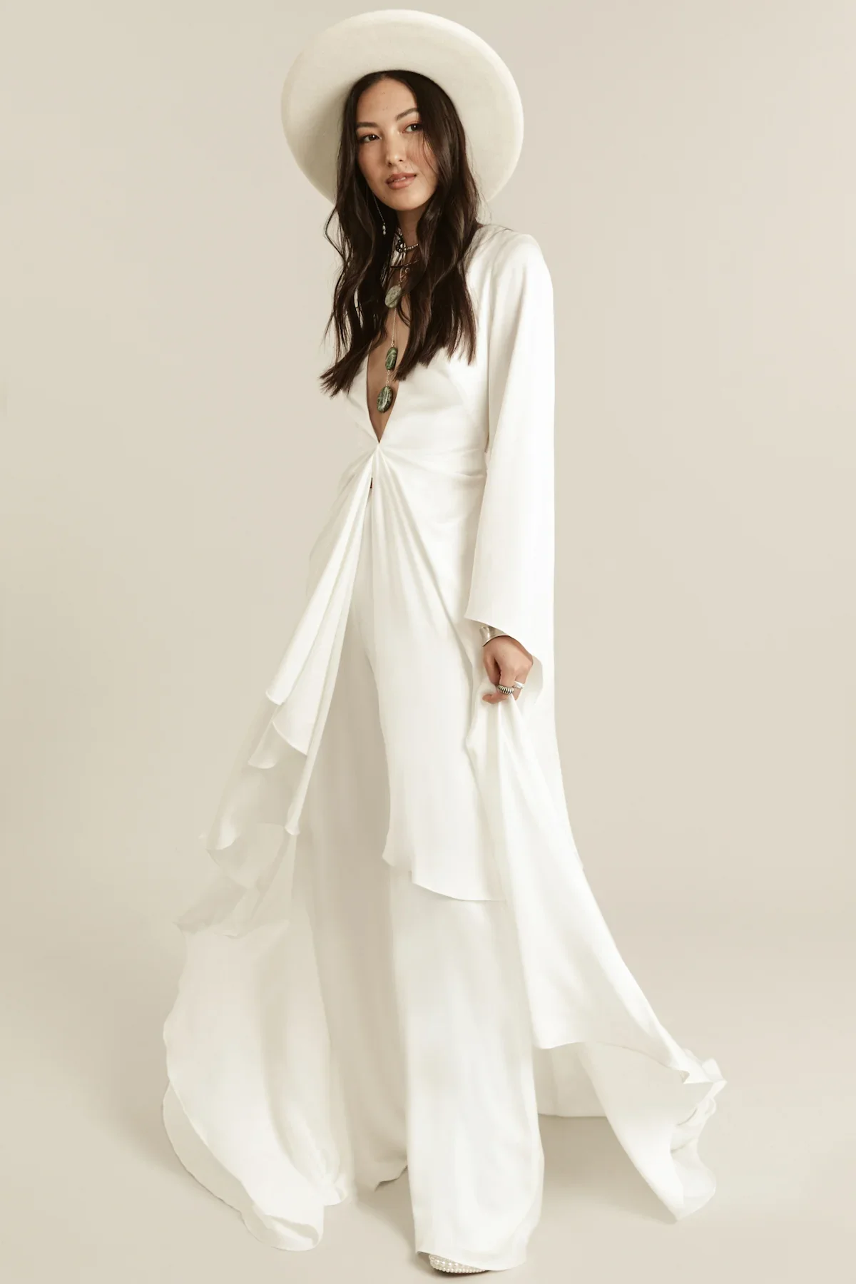 Rue_De_Seine_WeddingGown_Nash_OffWhite_2.jpg.webp