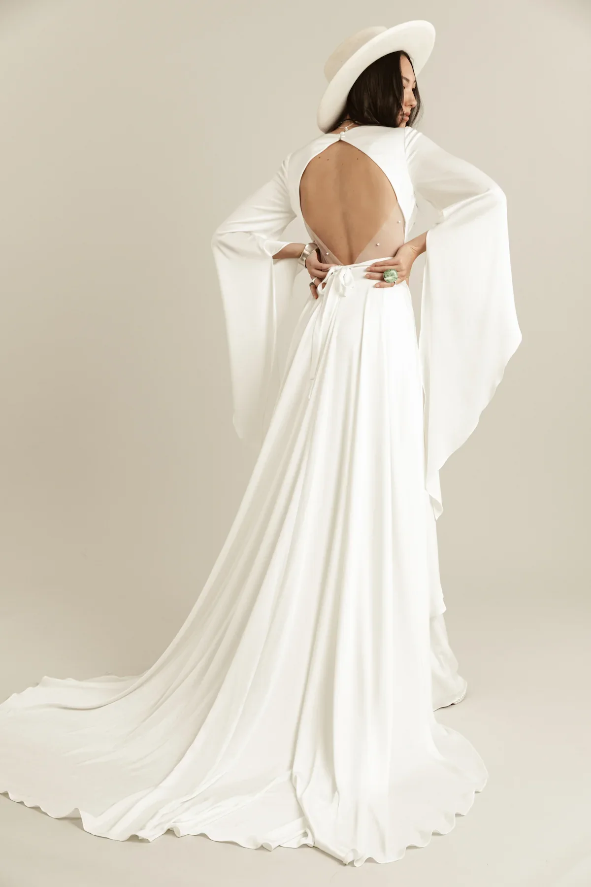Rue_De_Seine_WeddingGown_Nash_OffWhite_5.jpg.webp
