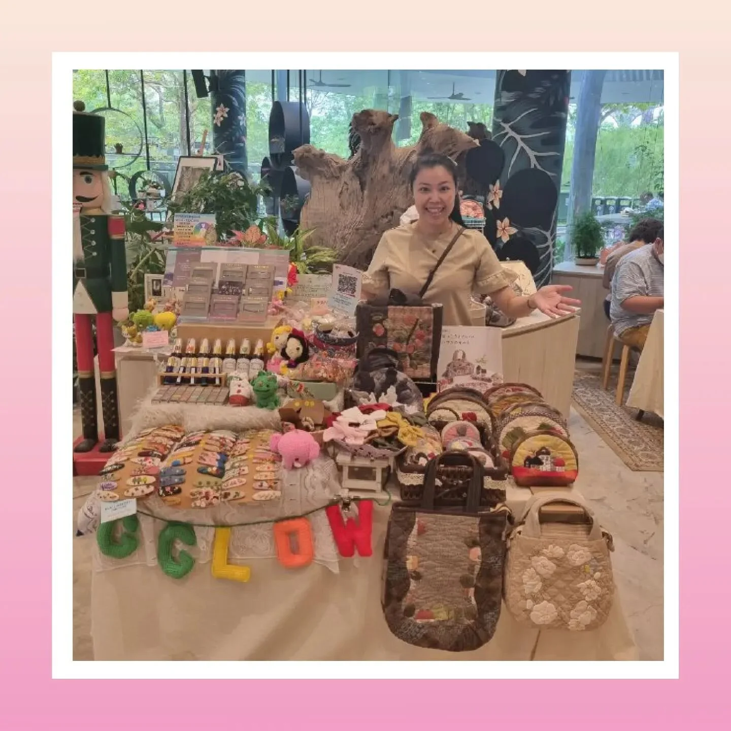 For this season of spring, Makers&rsquo; Market Gardens By the Bay is in full bloom!

Art aficionados blossom and sow the seeds in this botanic space, surrounded by other artcoholics and sightseers who are eager to drink up the sight!

Join our Teleg