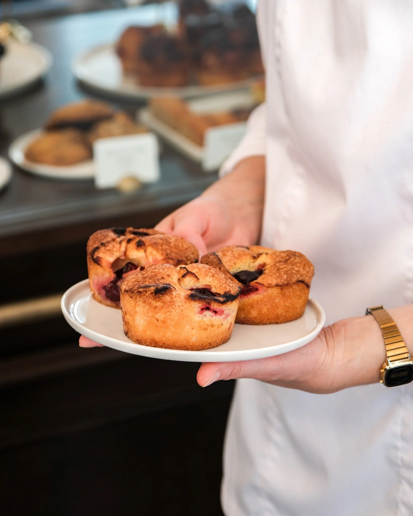 A Plum Cake, anyone? Made with love and baked right here in Carroll Gardens, stop by this weekend and make your day a little sweeter.

#atelierariana #plumcake #fallbaking #madeinbrooklyn #pastrylovers #nycbakery #simplepleasures #bakingjoy #homebake