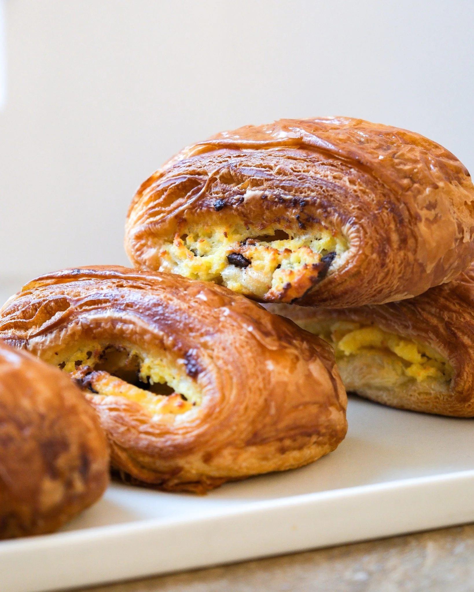 Have you tried our December special yet? Our Chocolate Orange Suisse is the
viennoiserie you didn&rsquo;t know you needed this December. Made fresh in-house
all month long. Come try it while it lasts!

#atelierariana #brooklynbakery #nycbakery #nycea