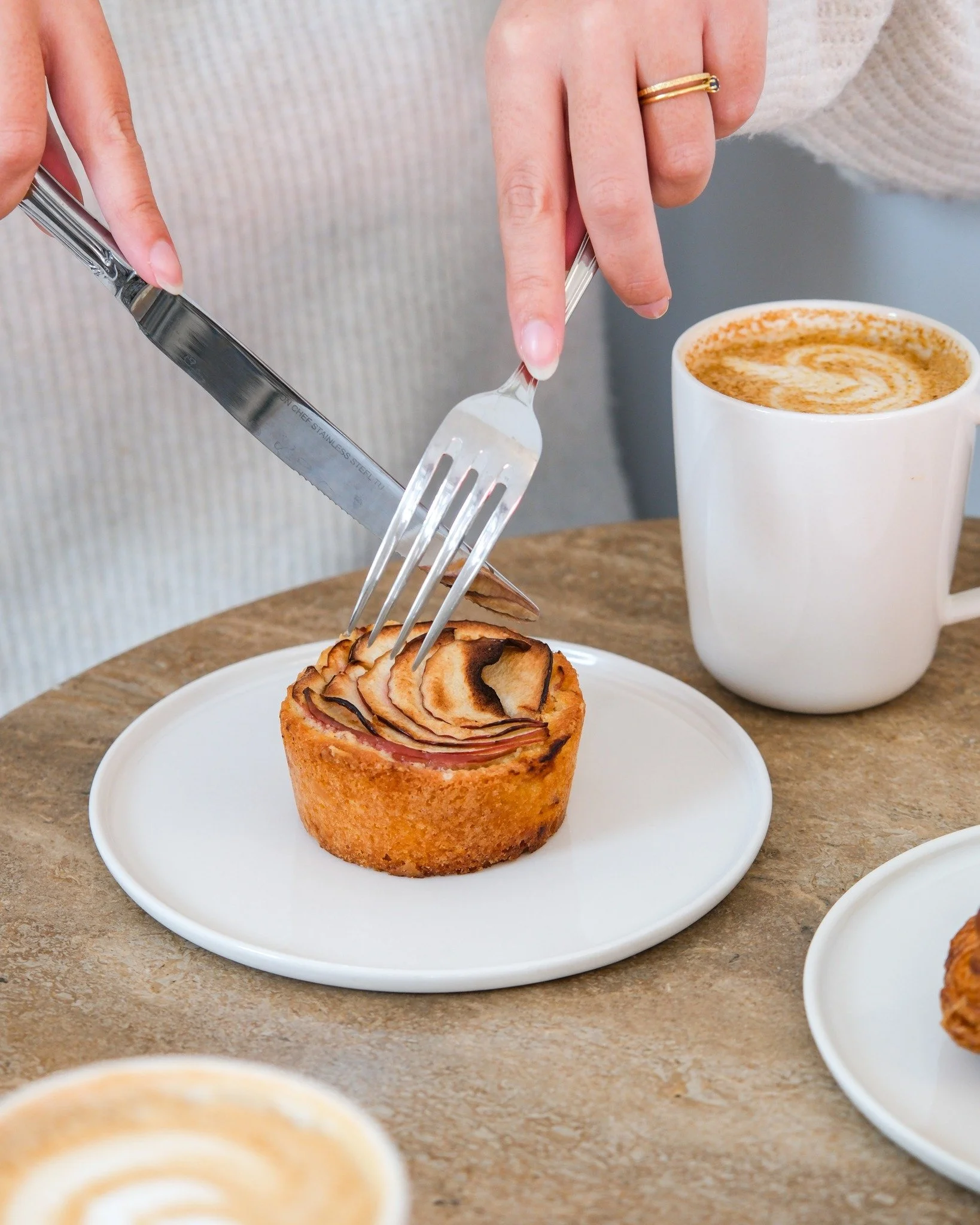 There&rsquo;s something timeless about apple cake.

Ours is tender, naturally sweet, and made with local apples: a true seasonal favorite. Yum! 🍎

#atelierariana #applecake #nycbakery #homemadecake #comfortfood #cozydesserts #patisserieinspired #sea