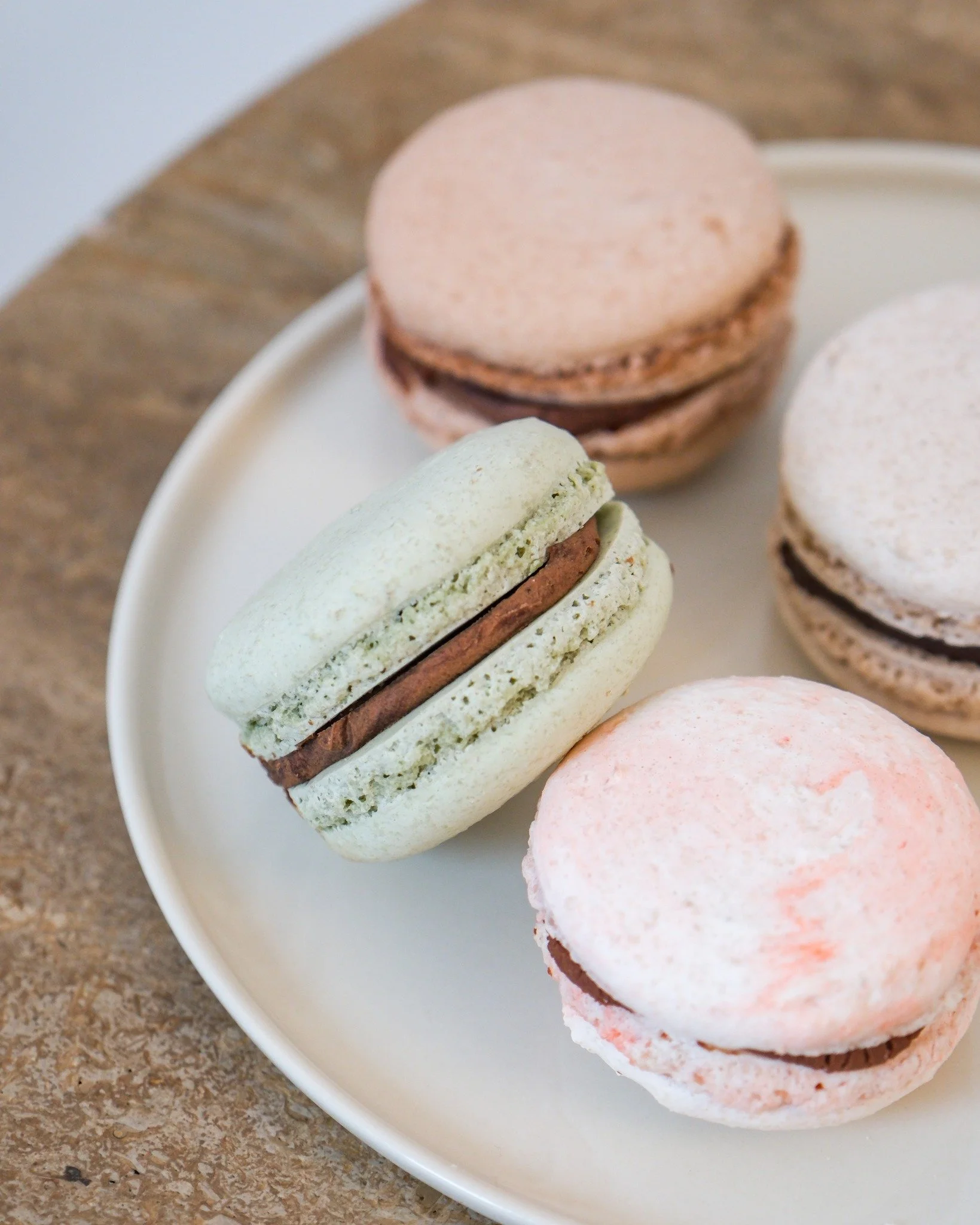 Feeling the winter blues? A macaron (or more) always help brighten the day! 

Our flavors rotate often, so there&rsquo;s always something new to try.

#atelierariana #macarons #frenchmacarons #frenchdesserts #nyceats #nycdesserts #homemademacarons #p