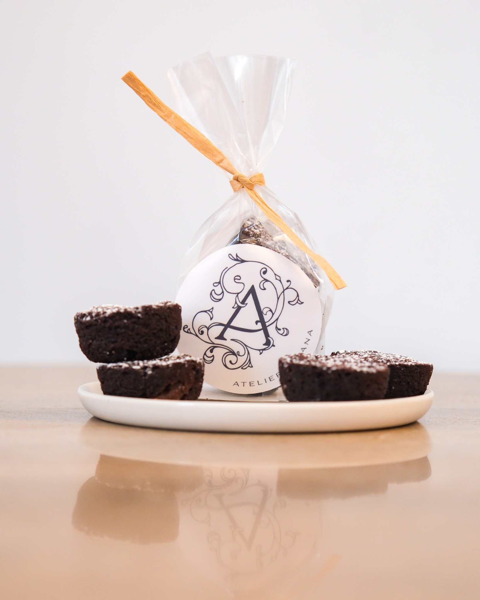 A small treat that makes a big diﬀerence: our Brownies are fudgy, chocolaty, and the perfect end note.

They make for stunning event favors. Treat your wedding or party guests to a sweet thank you with help from us. Contact us for your catering needs