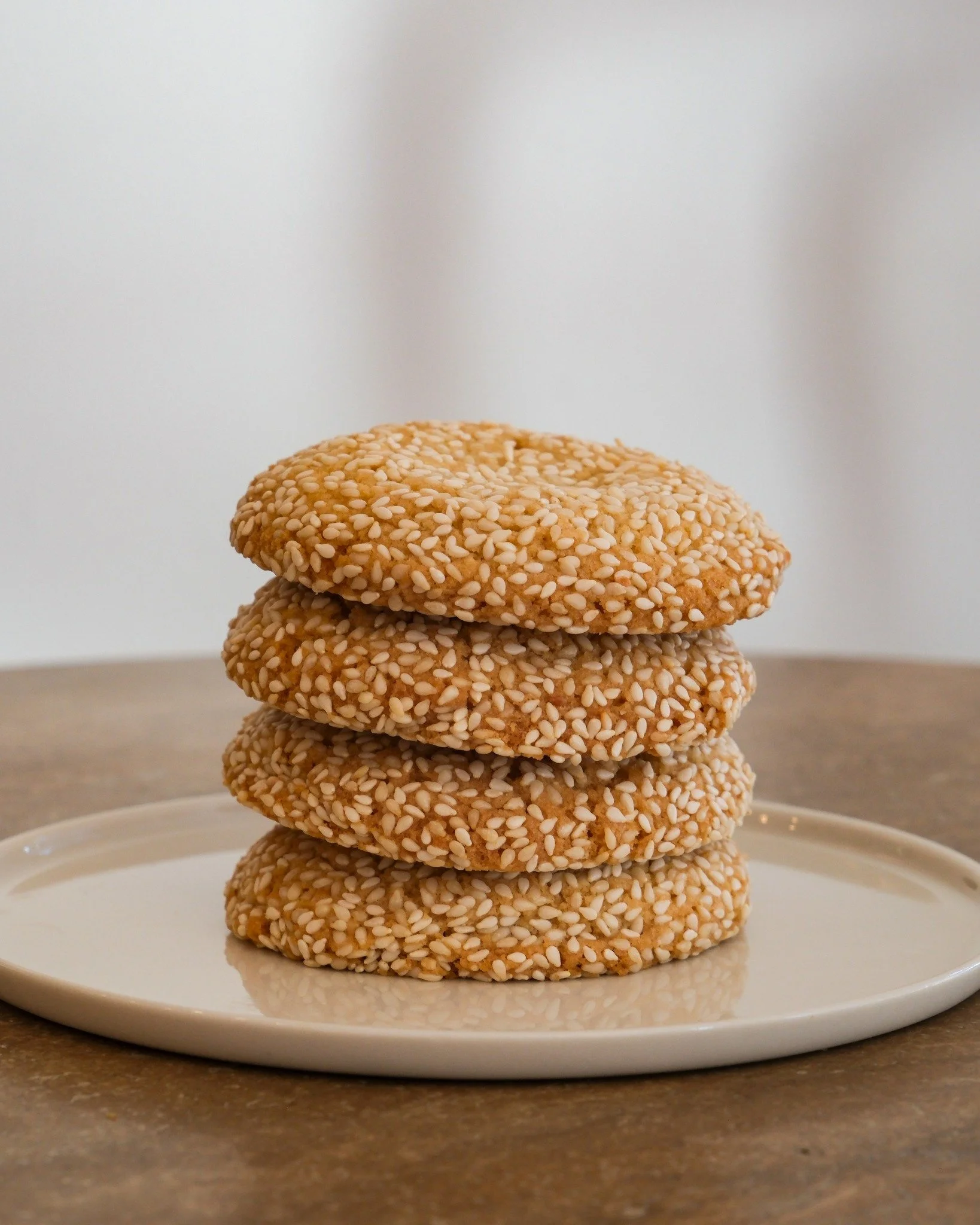 Did you see them at the caf&eacute;? A fan favorite makes its comeback: our Sesame Cookies have returned to the menu! Simple, comforting, and full of flavor, yum! 🤍🍪

#atelierariana #sesamecookies #cookieoftheday #brooklynbakery #cookielovers #nycf