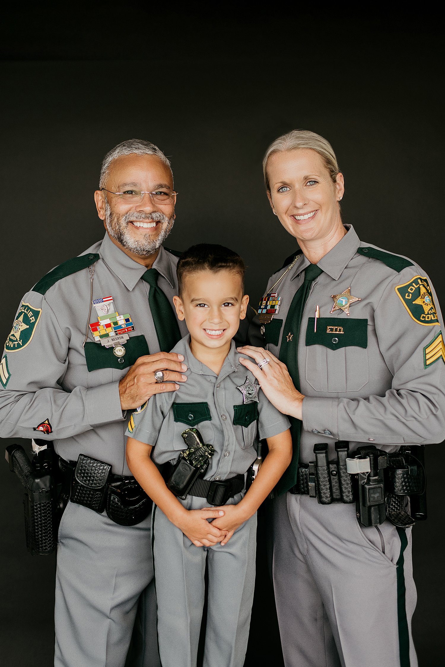 NAPLES FL POLICE OFFICER FAMILY PHOTOSHOOT-1199.jpg