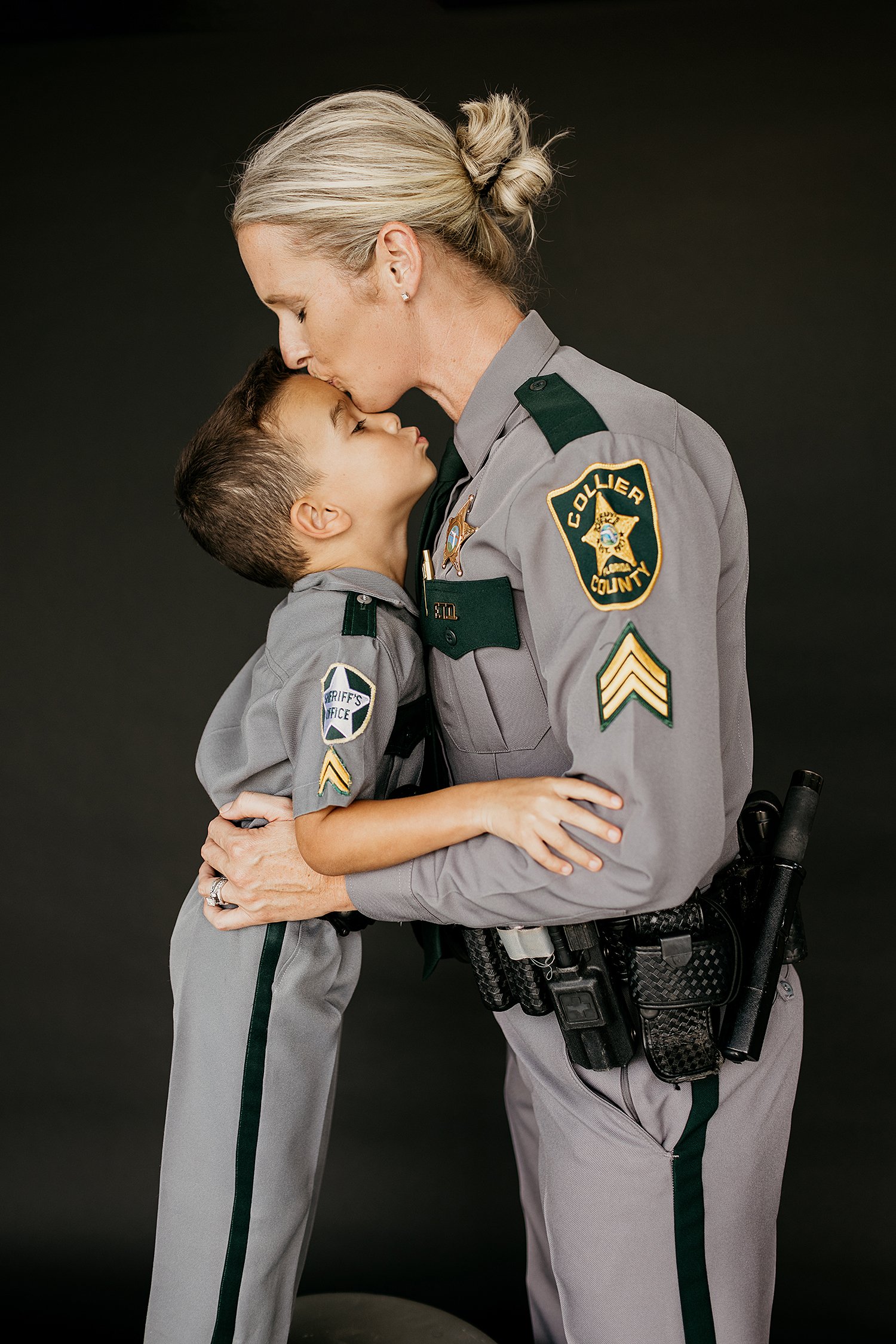 NAPLES FL POLICE OFFICER FAMILY PHOTOSHOOT-1237.jpg