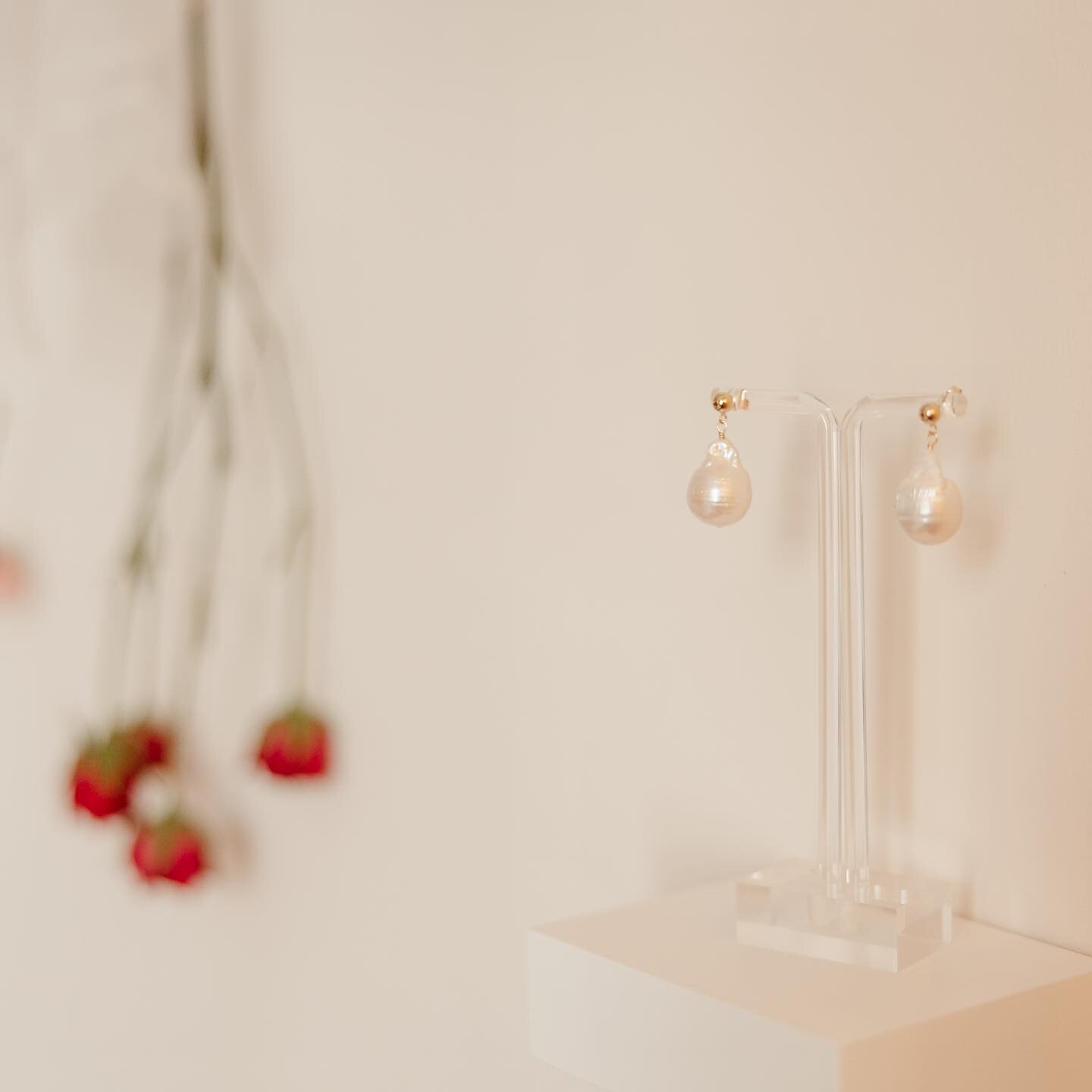 The Douglas will forever have our hearts. ⚡️❤️

Fresh water baroque pearl earrings that make a statement on your wedding day! 

Shop the full collection online, through the link in our bio - or at one of our lovely stockists. 
Photo by @adelaideinnew