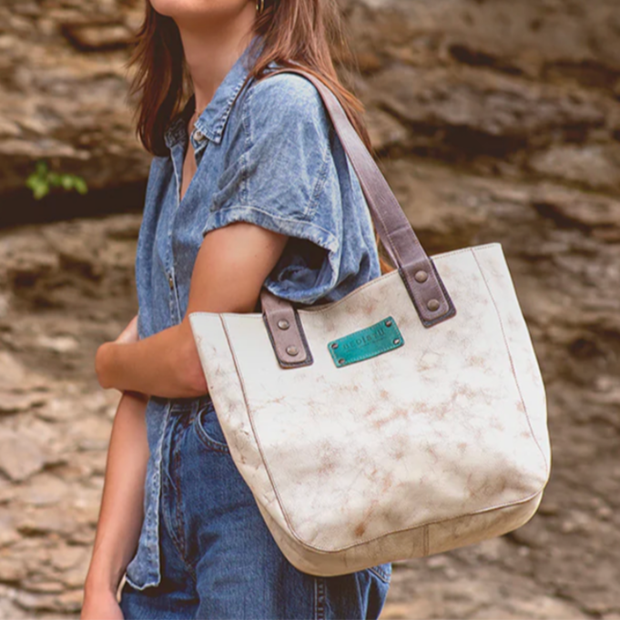    Bed |  Stu     
Hand Bag