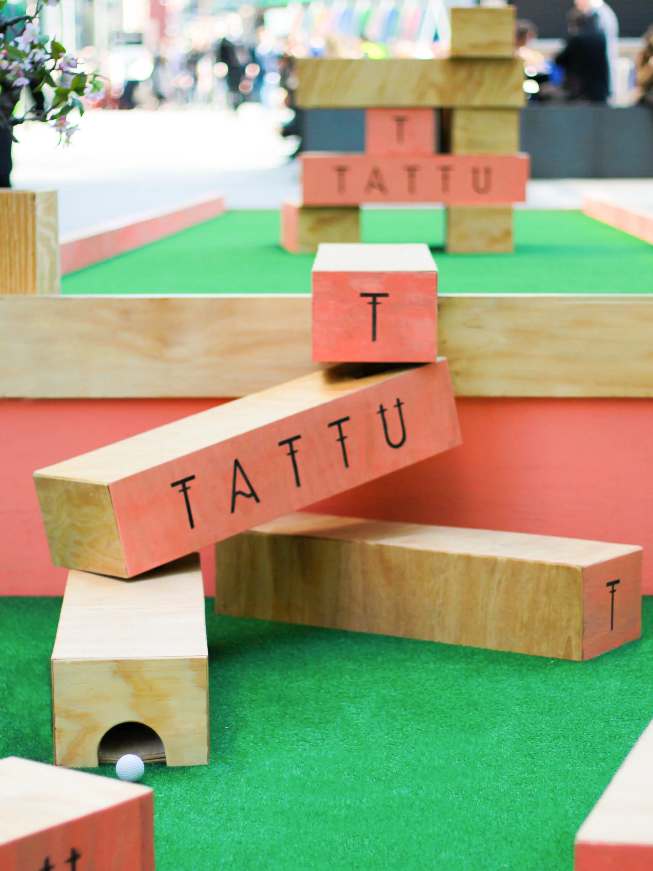 Tee_Party_Mini_Golf_Tattu_Charly_Tudor.jpg