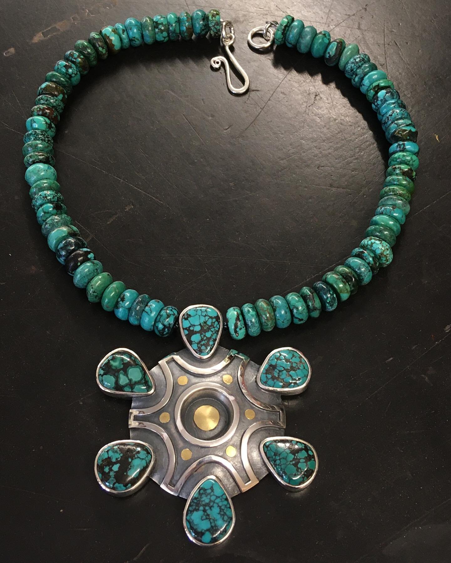 This years labour of love. A joy to give and a joy to make.
Silver 18ct and turquoise necklace. Turquoise from @mmccallumfga #valentines #turquoisejewellery #silverand18ct #handmadejewellery #onmybench #jewellerydesign #sentimental #turquoisenecklace
