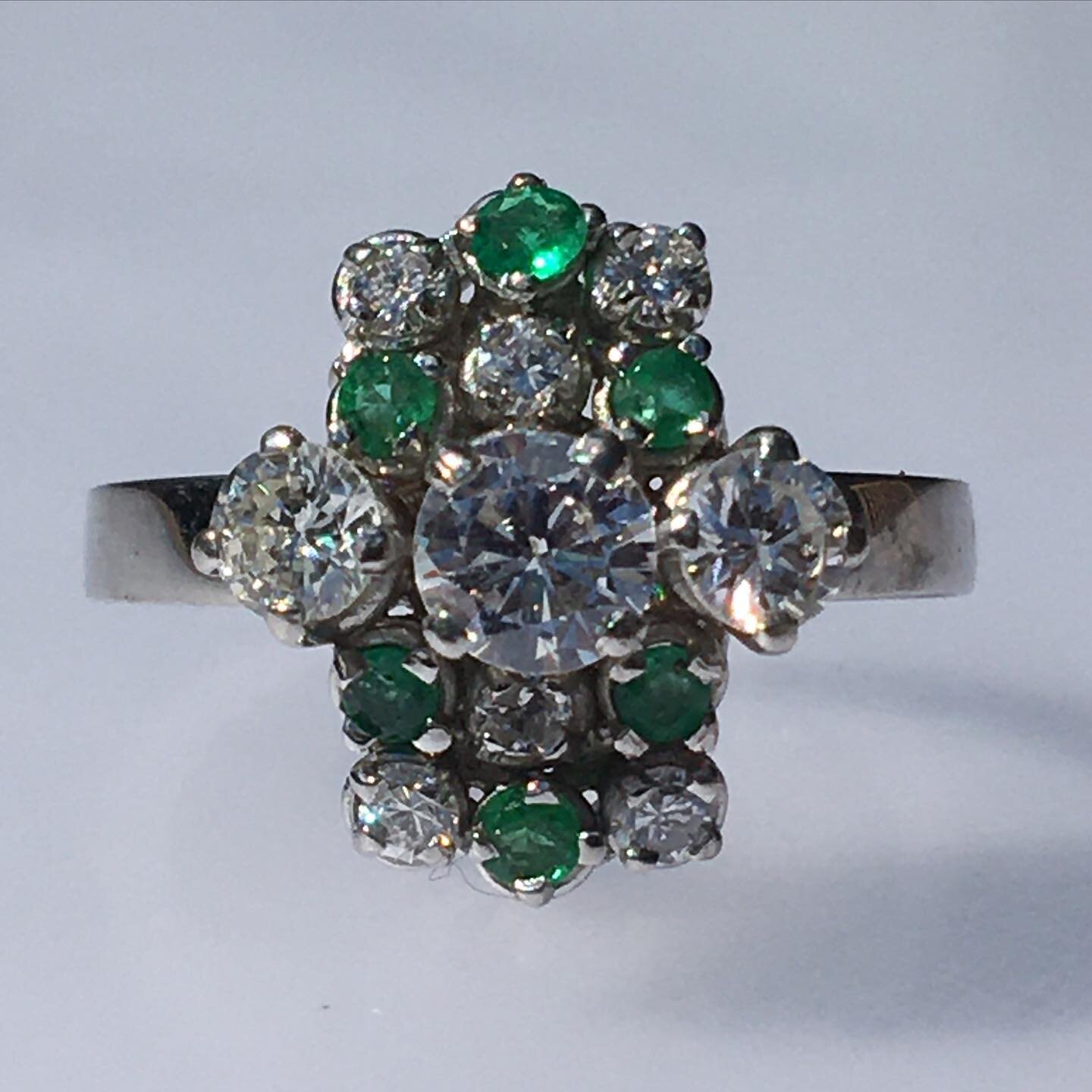 Diamond emerald and platinum ring. The stones came from 2 old rings, to make a new engagement ring.
#diamondandemerald #restyle #engagementring #handmade #onmybench