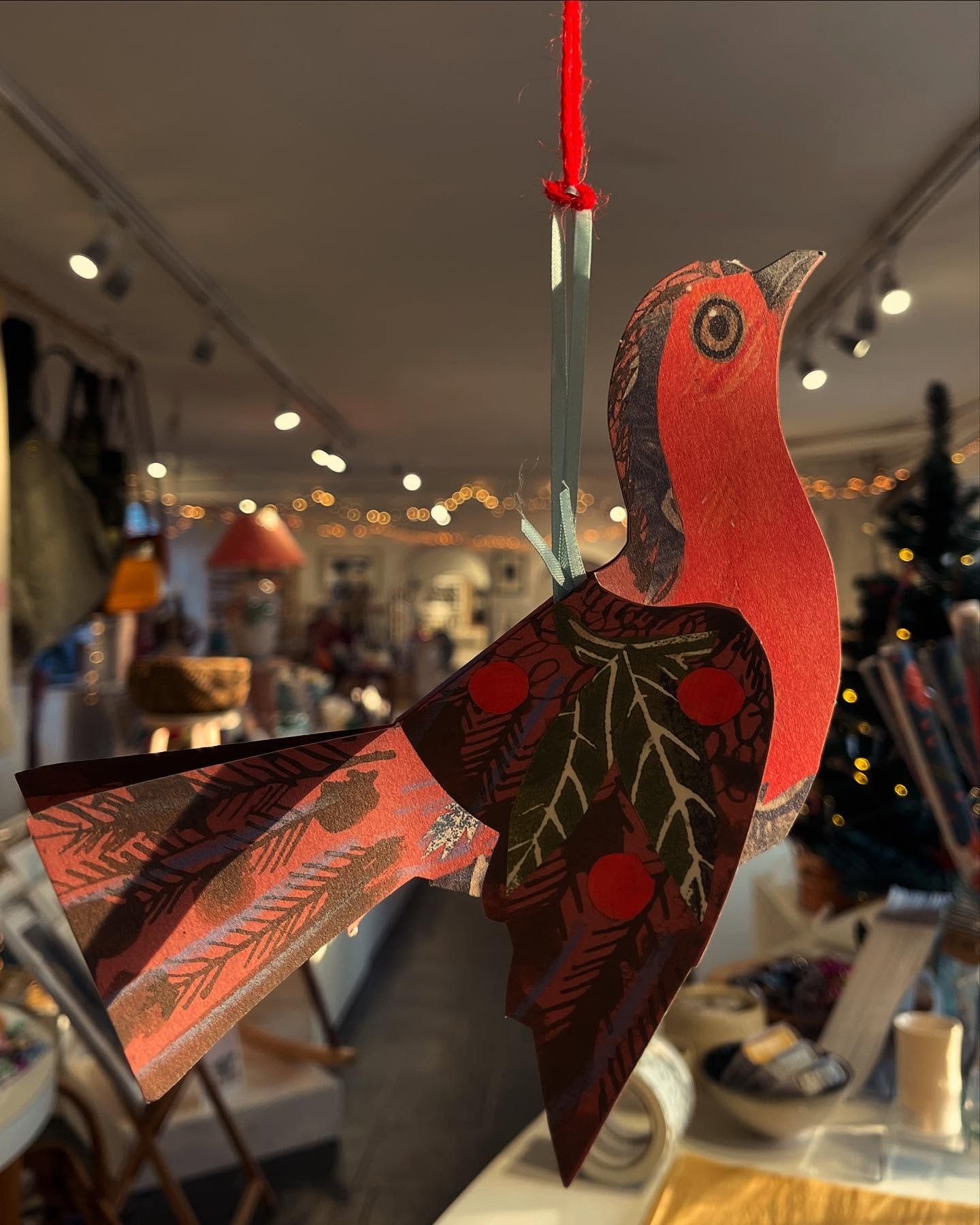 There&rsquo;s an hour left to experience the calm and festive oasis that is MAKE Southwest on Christmas Eve! 
Closing at 4pm, come and enjoy the real Christmas spirit! ❄️🎄