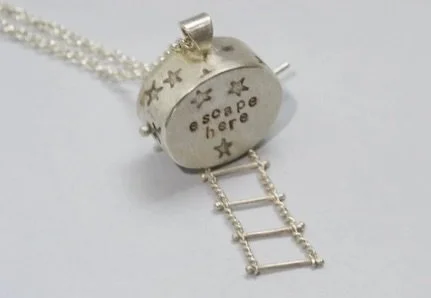 KINETIC exhibitor Laura Brown (@elbybrownjewellery) creates wildlife-inspired jewellery from her workshop is in Cornwall, set within a small woodland copse.

Laura is directly influenced by the woods and the world of life, both real and imaginary, wi