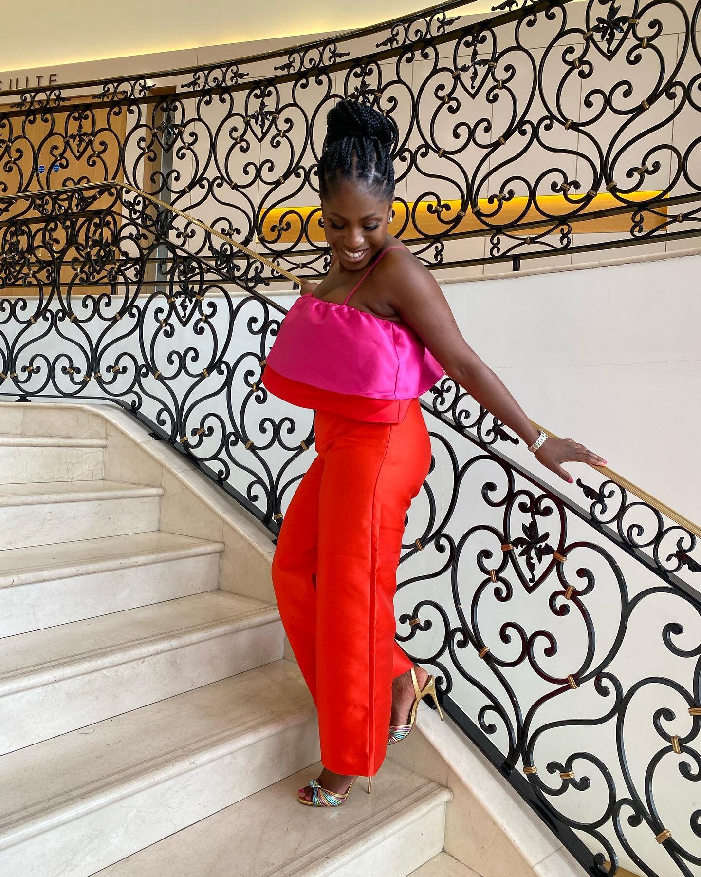 What Joy looks like 

Funfact: the outfit is not a Co-ord set. The top and trousers was bought separately from two different retail shops 😁

Hair @deborahlola 
Mua @breelliantmua 
Top @oasisfashion 
Trousers @warehouseuk 
Shoes @rivacalzature 

#fas
