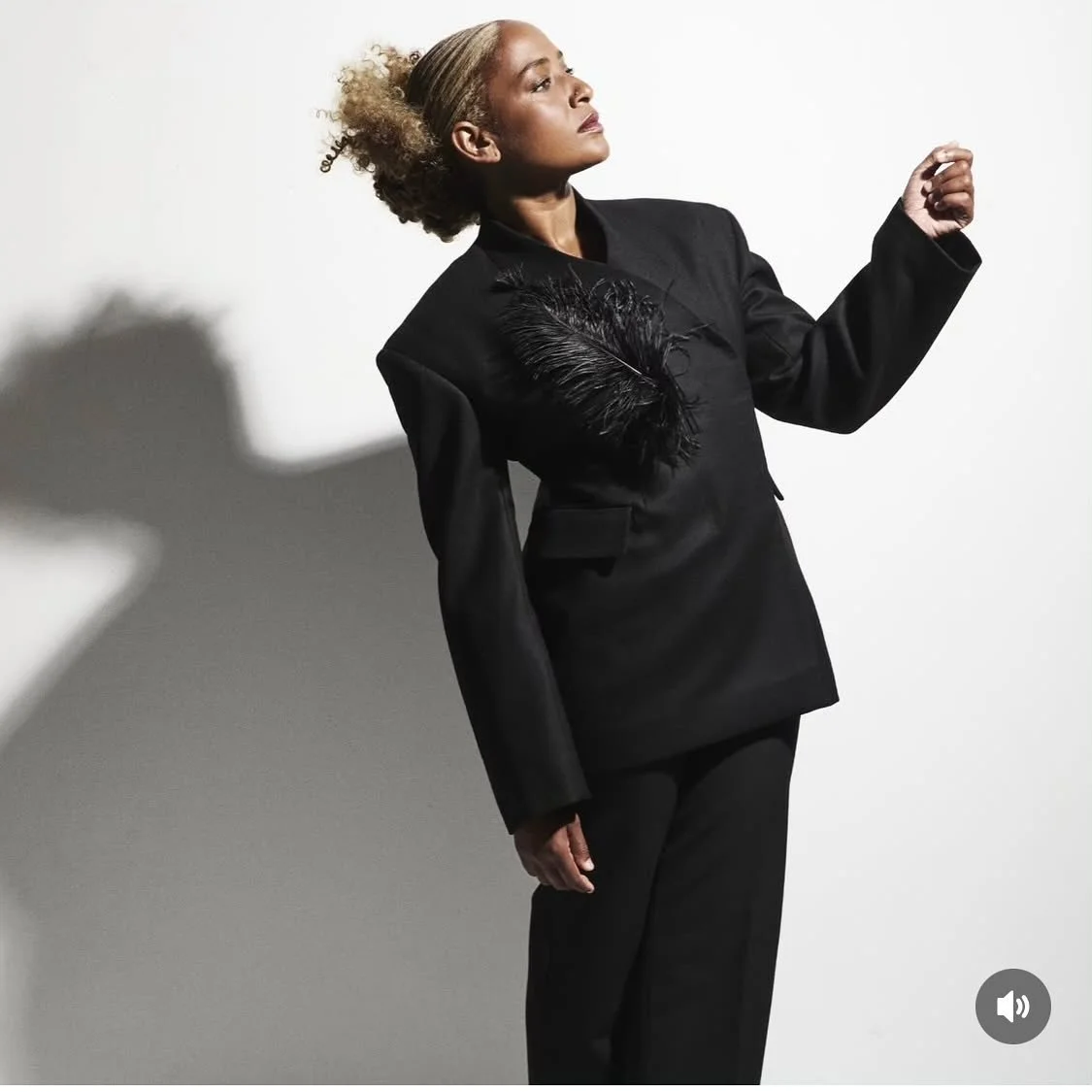 @sallyamaka looking 🔥🔥🔥 chatting to @numero_netherlands talking about #blackrabbit till the cows come home 

Had the best time working with such an amazing team ❤️❤️

styling @styledbysrh 
hair @deborahlola
makeup @domdes_makeup 
photography @davi