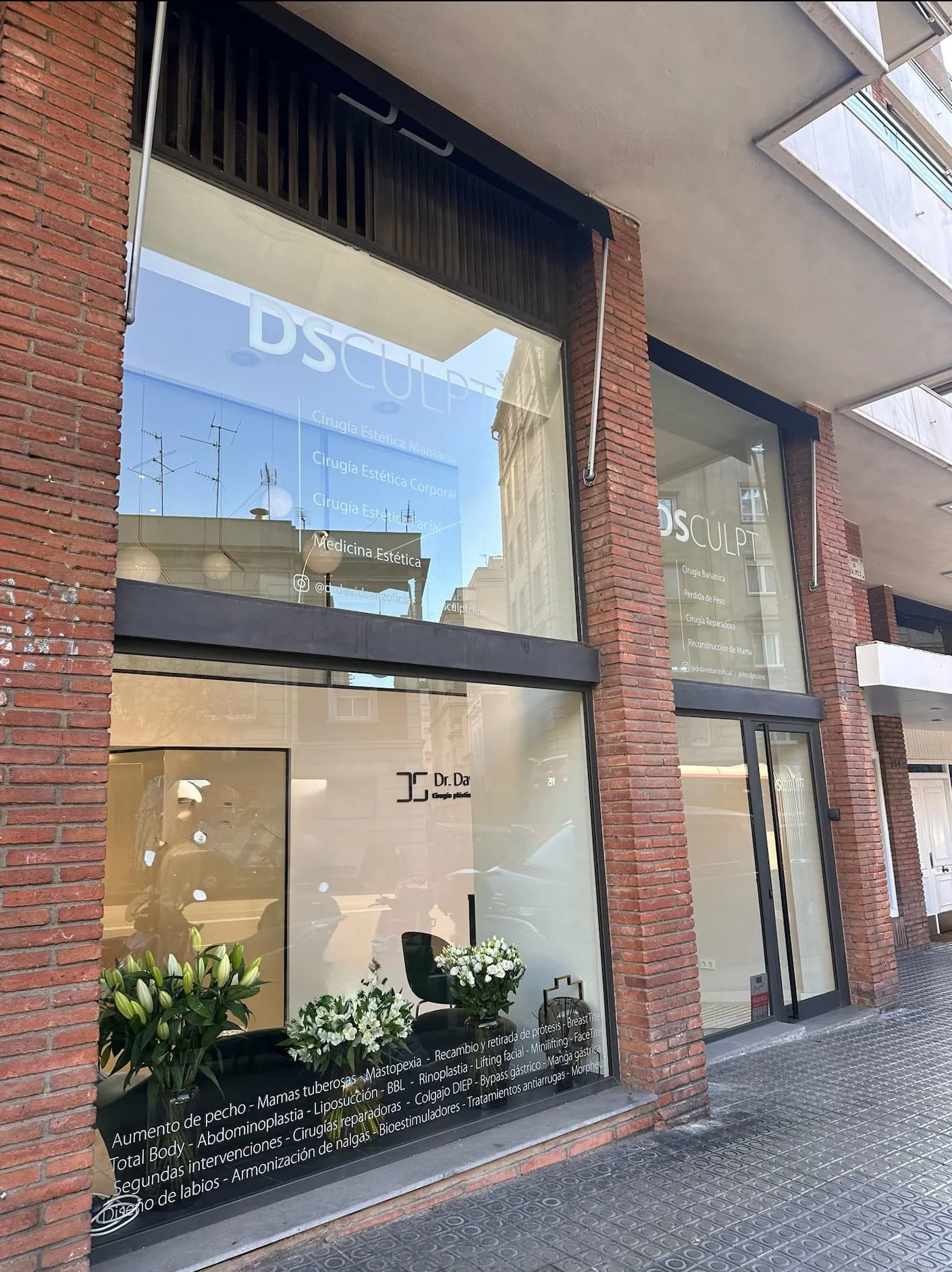 4 fachada-clinica-cirugia-plastica-barcelona-balmes-388.jpg