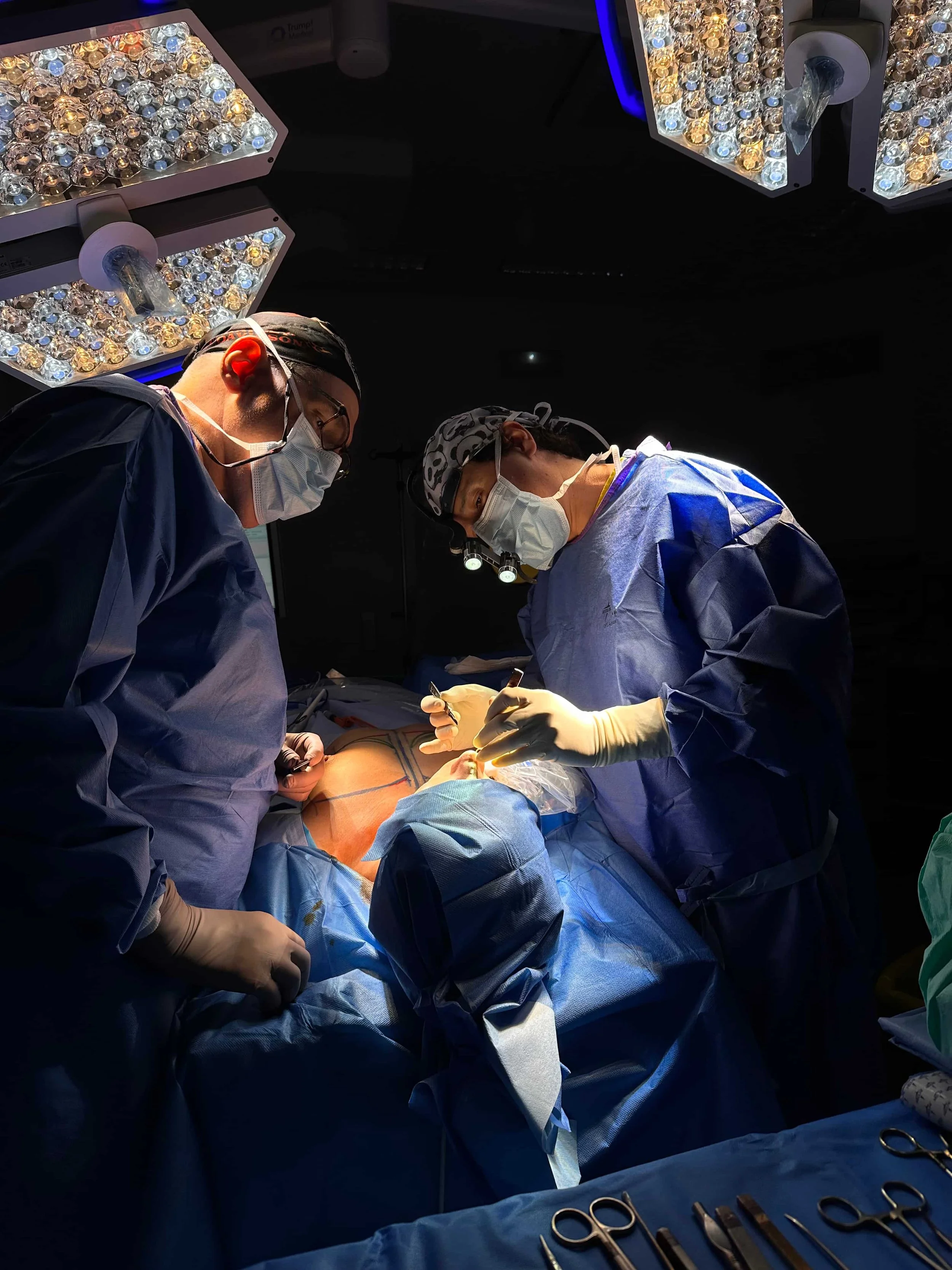 dr-danilo-rivas-plastic-surgery-barcelona-operating-theatre-im-clinic.jpg