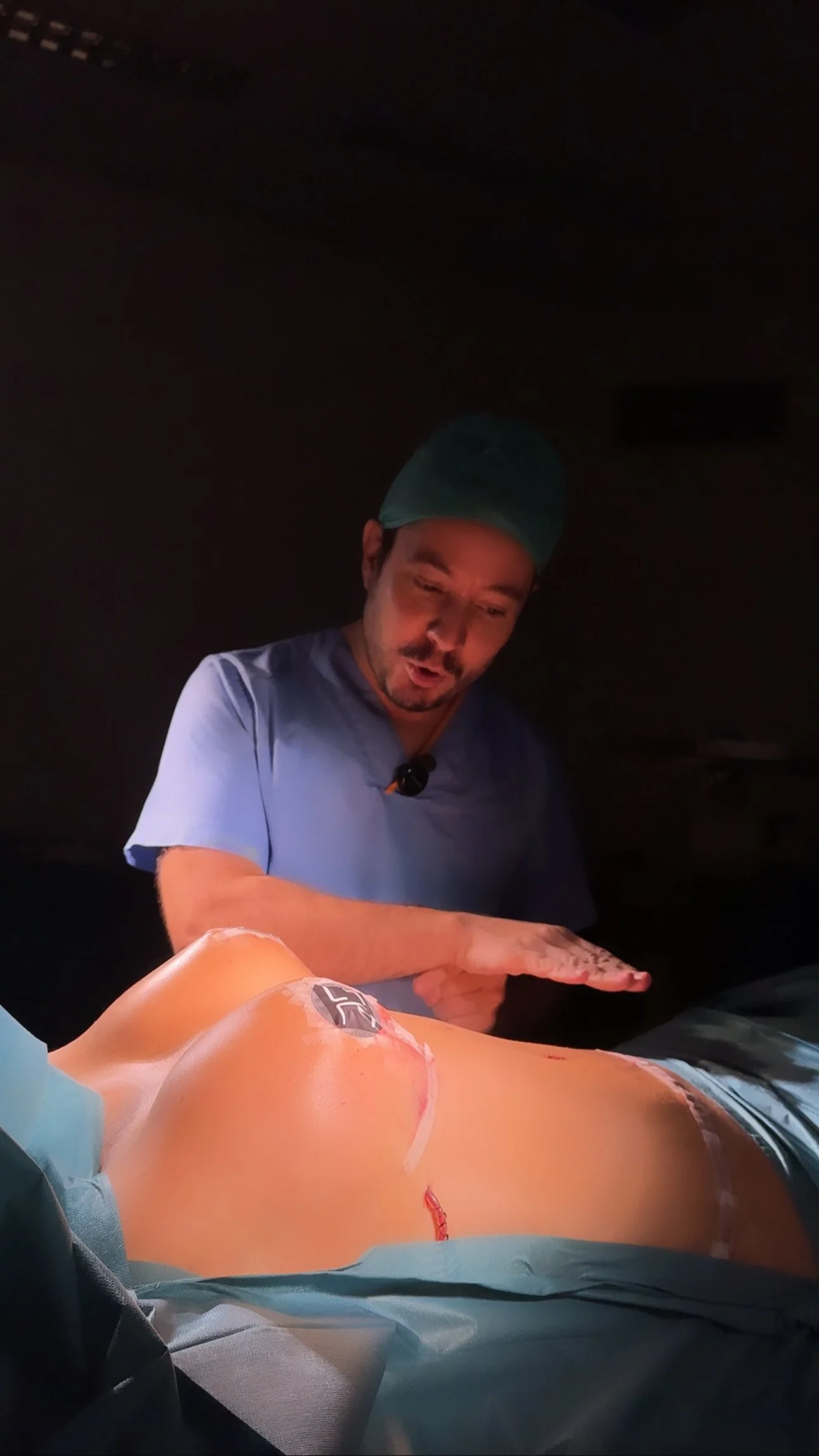 dr-david-sanz-operating-theatre-barcelona-plastic-surgery-international-care.JPG