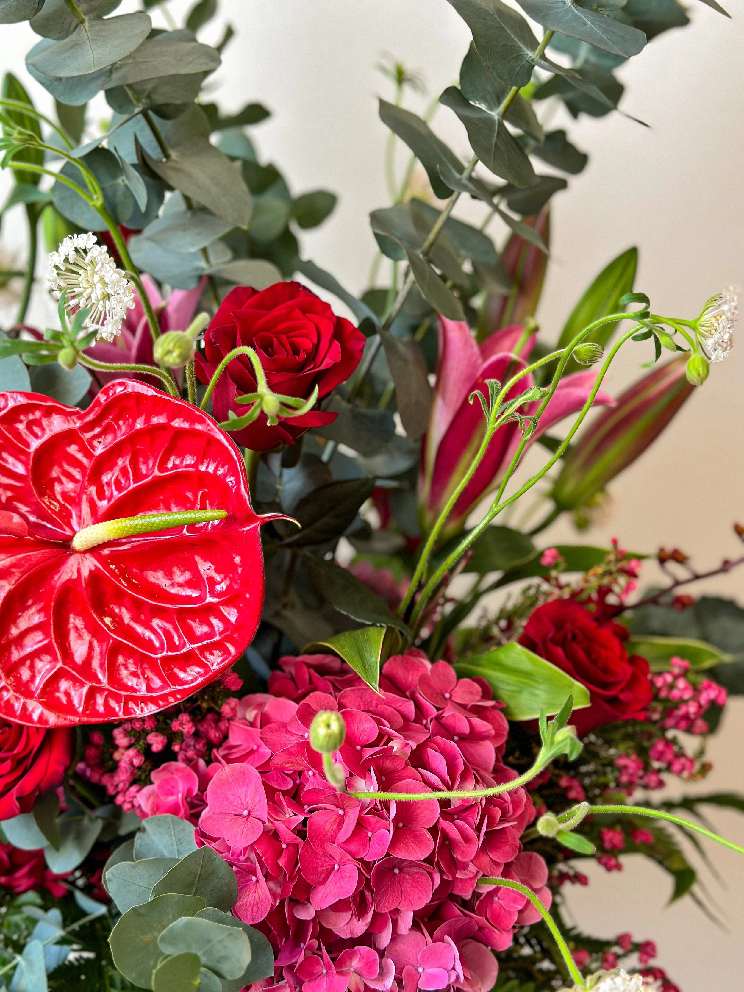 wild-passionate-vase-arrangement-closeup.JPG