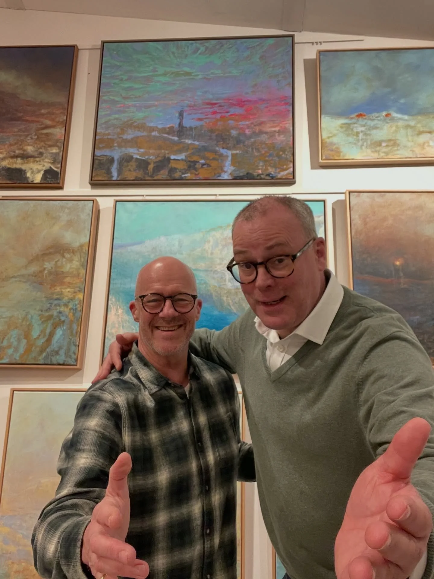 Surprise visit from Tuggy Meyer 🇬🇧@huntsworth_wine - 🍷Great timing as the last picture was hung for the Open Studio. #artandwine #expressionistart #emergingartists #openstudio #vaaworkingartist