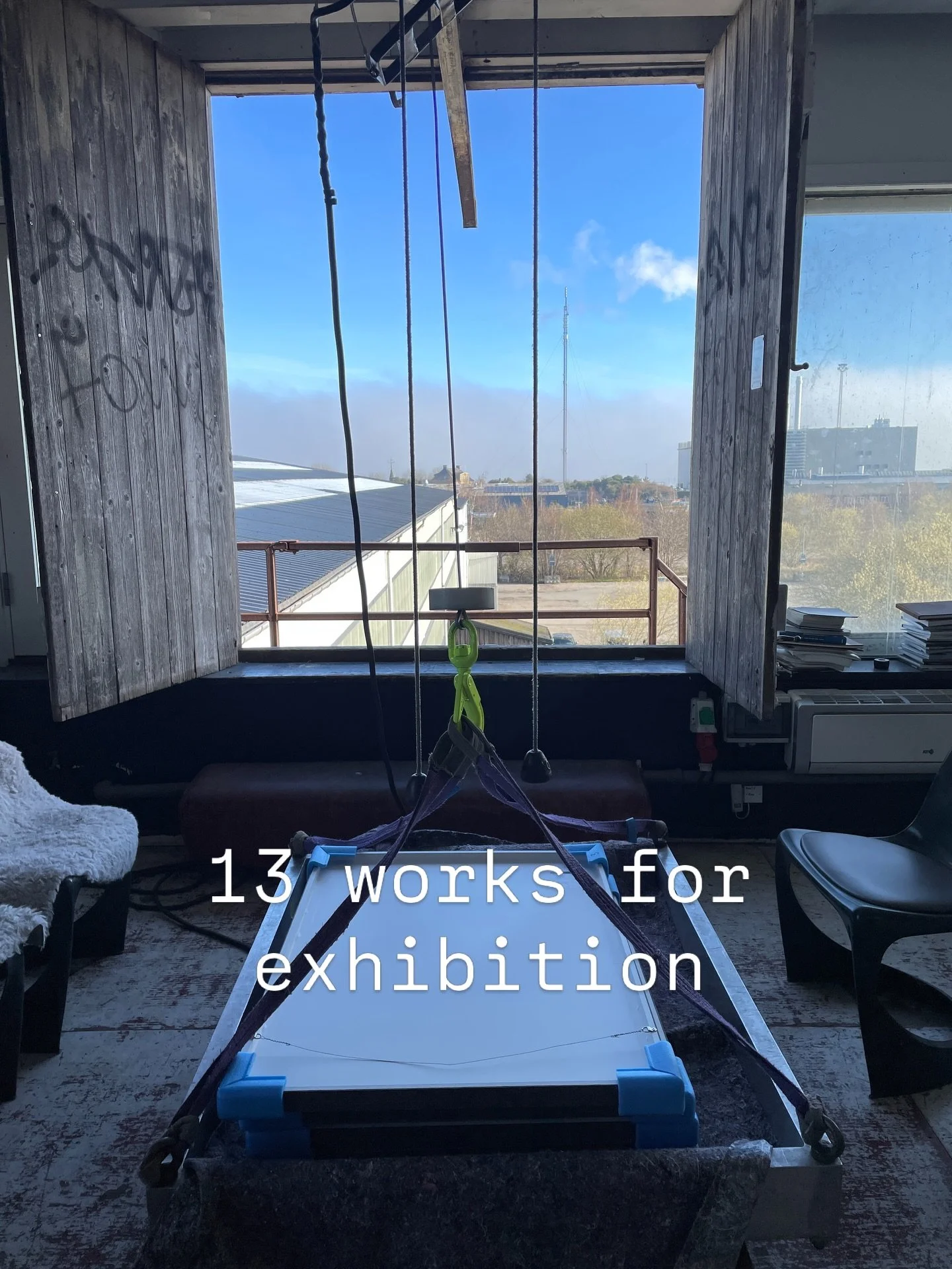 🎨The old faithful winch takes the weight of the works leaving the studio for an exhibition at Statens Serum Institute. 

🧪Hanging in the canteen where a thousand employees lunch everyday. 400 of which are researchers. I hope the works inspire and g