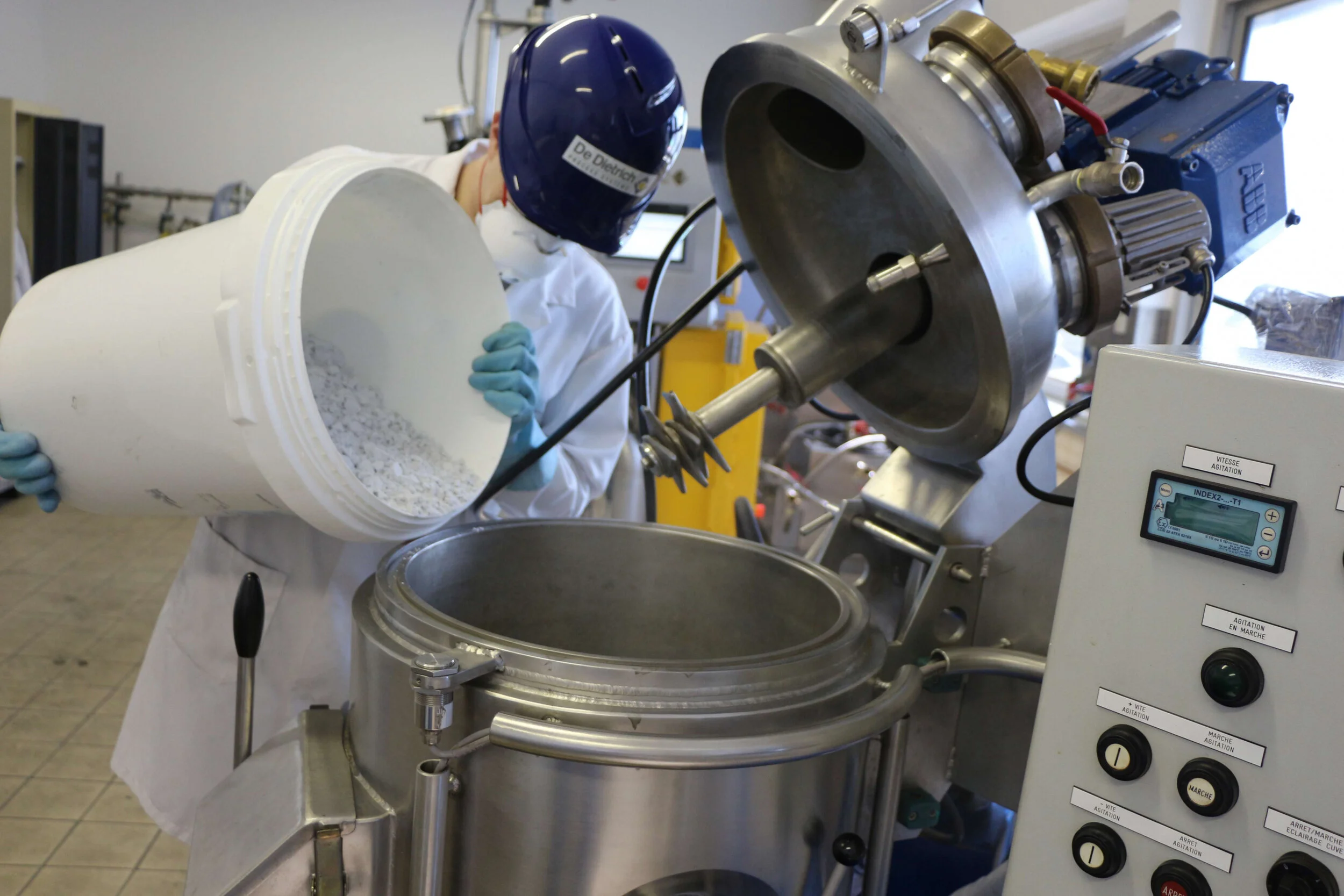 28347_DDPS powder trial labo.jpg