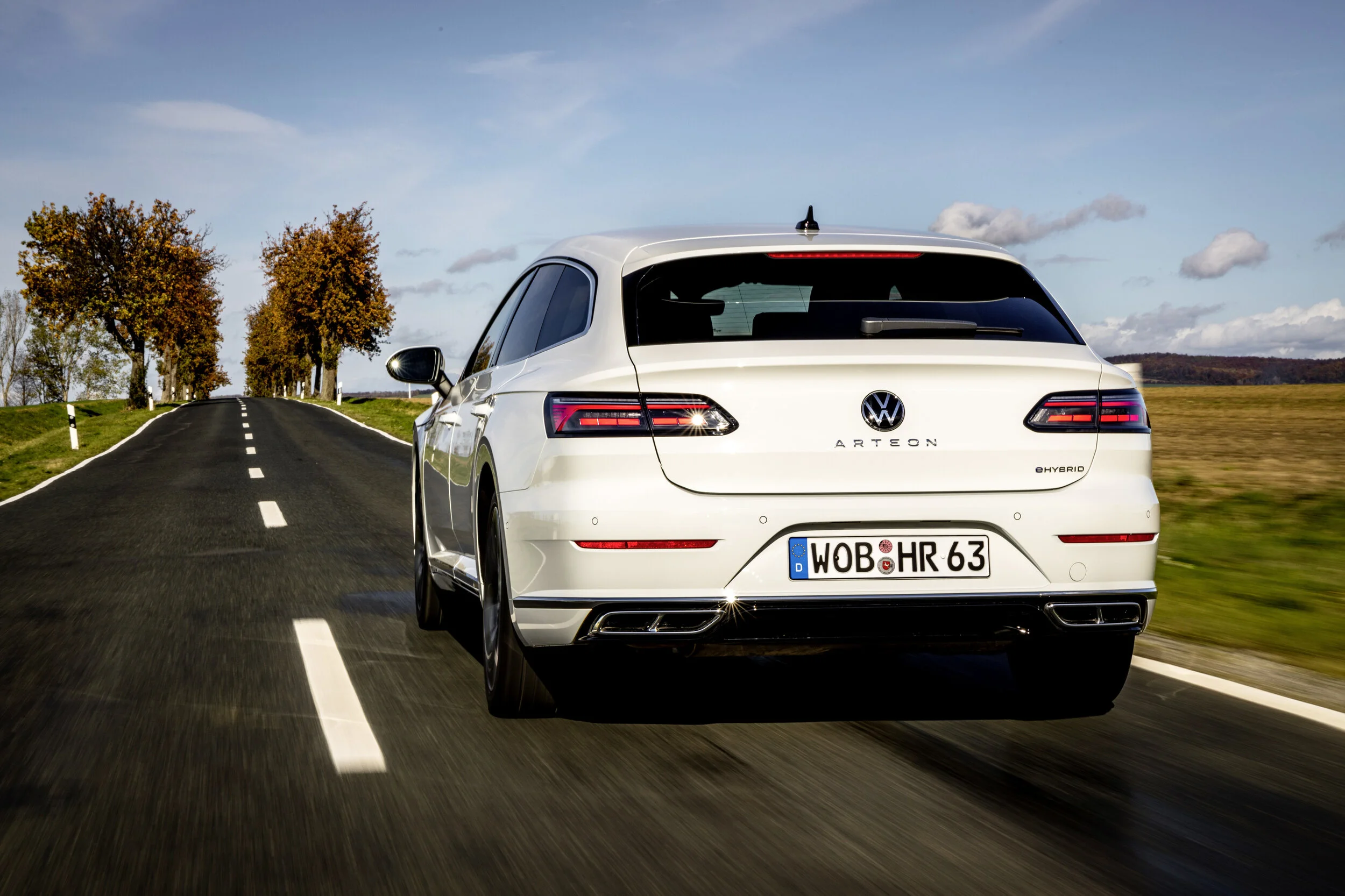 28488-ThenewVolkswagenArteonShootingBrakeeHybridRLine3.jpg