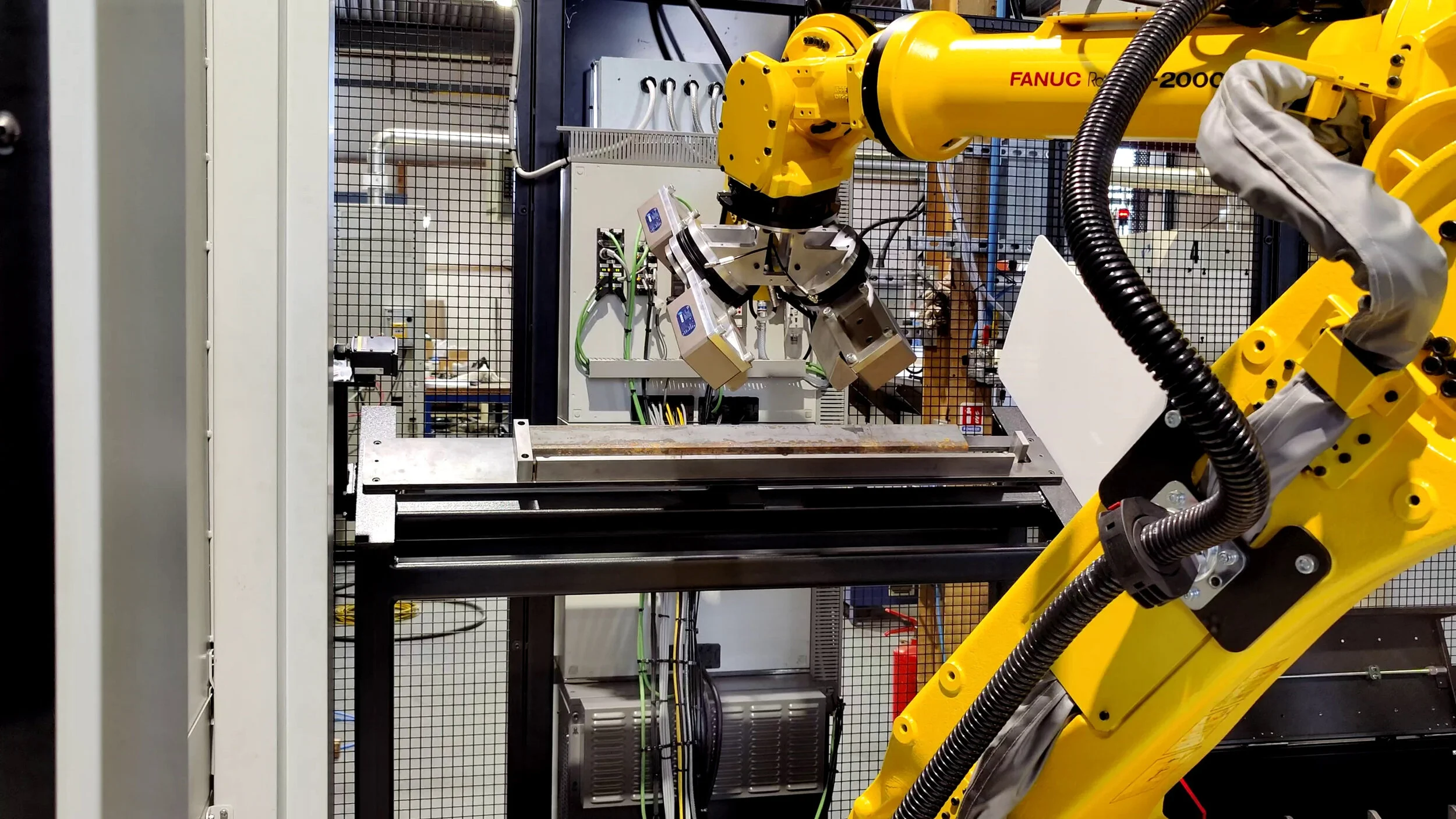 Mills CNC Chooses Laser Triangulation Sensor from Micro-Epsilon to Position and Measure Railway Fishplates in Automated Machine Tool Inspection System