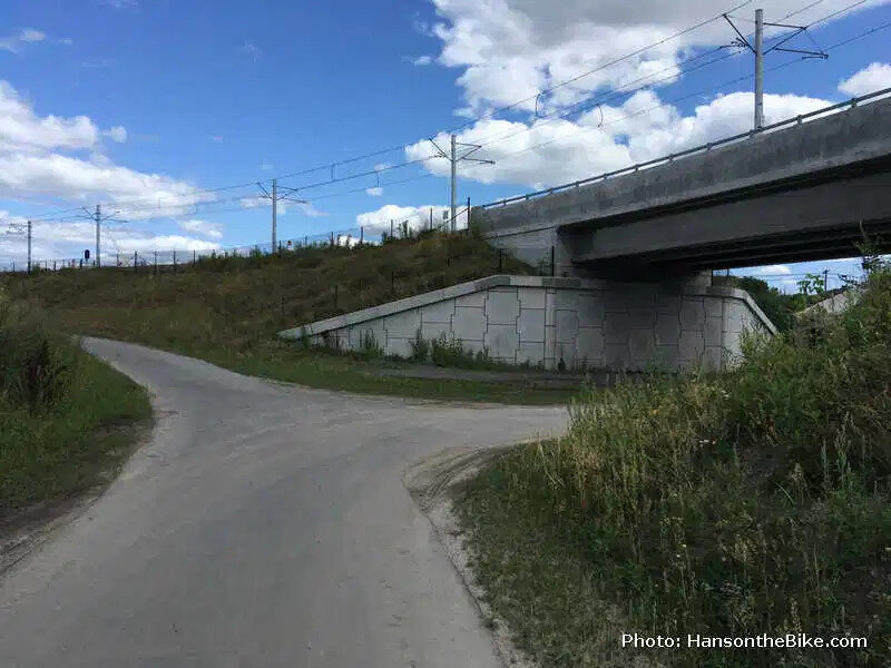 Multi-use path built alongside Ottawa's Confederation line LRT. Photo Credit www.HansOnTheBike.com