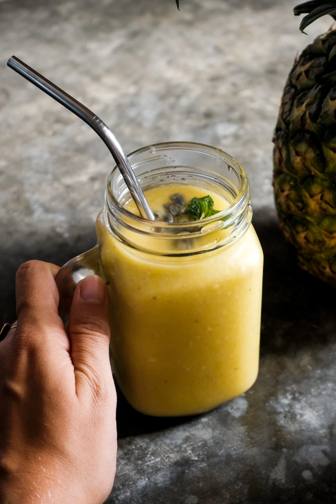 tropical-vegan-pineapple-mango-banana-smoothie-quick-vegan-tropisch-banane-ananas-magda-mag-das