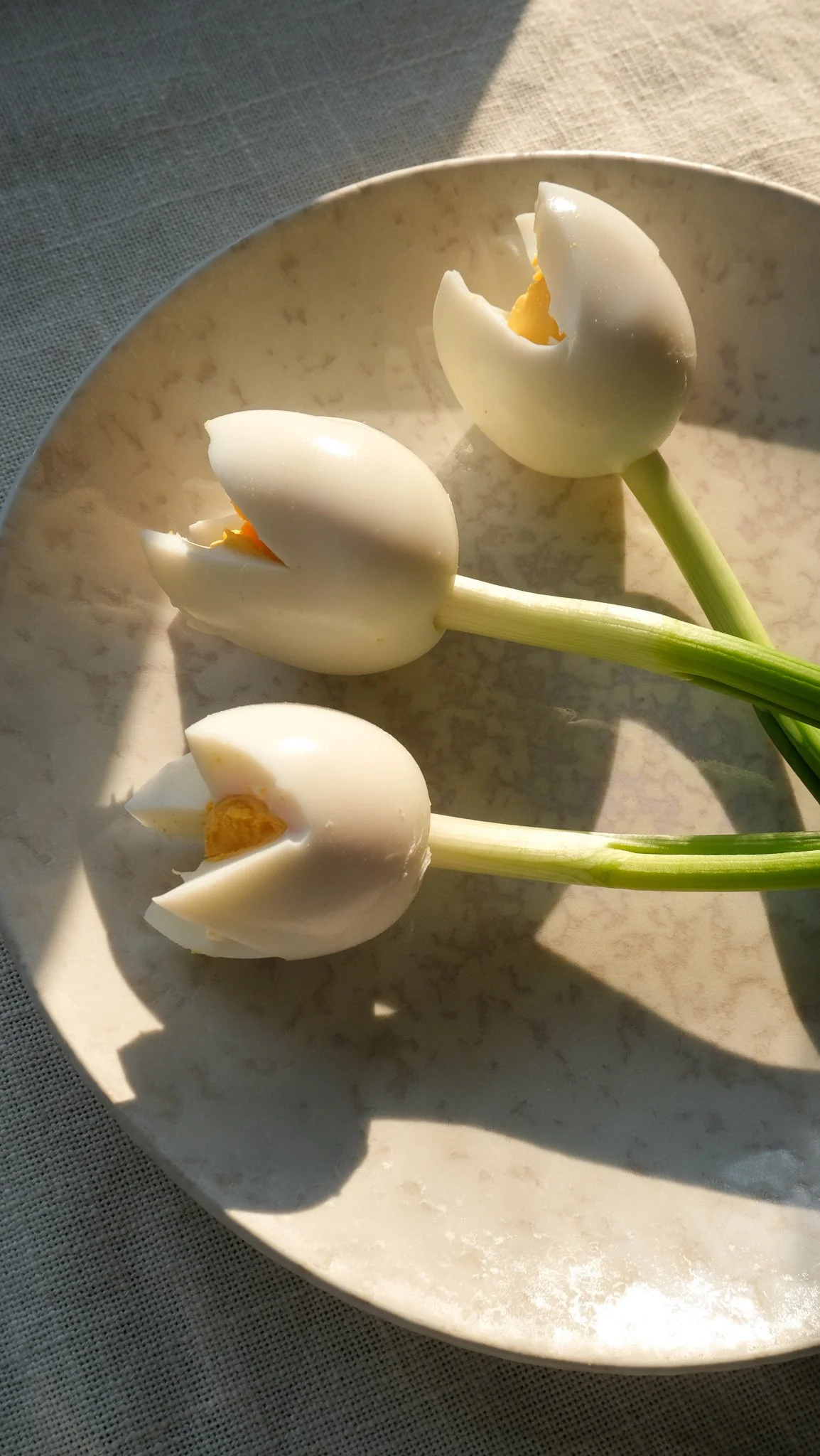 edible-tulip-egg-bouquet-hack-easy-spring-easter-food-idea-tulpen-ostern-brunch-eier-blumen-blumenstrauß-frühling-idee-essbar