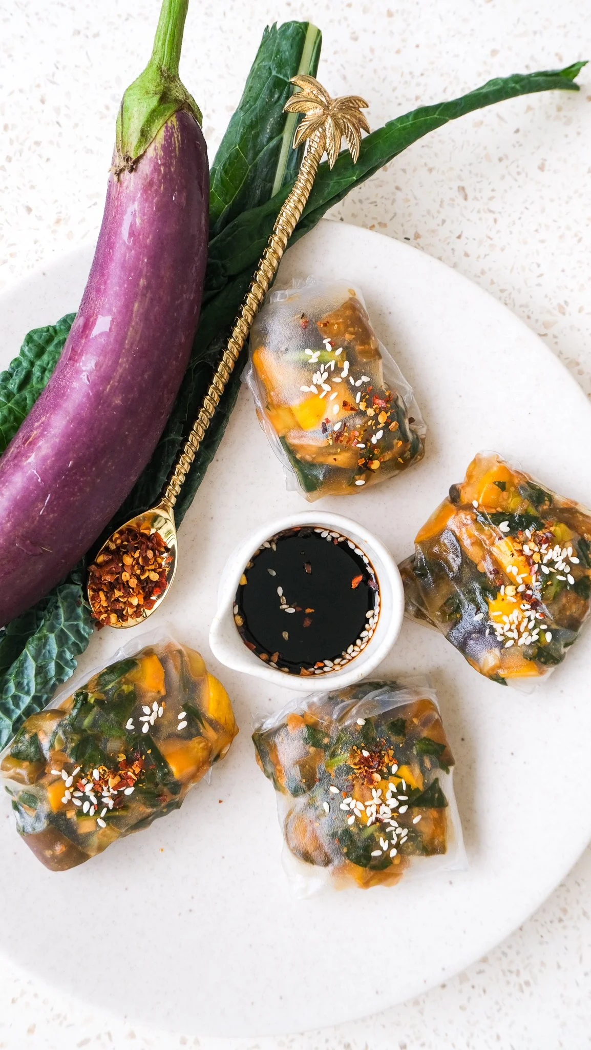 stir-fry-rice-paper-veggie-squares-easy-vegan-snack-vegetarisch-pfannengericht-gemüse-quadrate-reispapier-magda-mag-das-reis-einfach-vorspeise-sommer-zucchini-aubergine-soja-soße