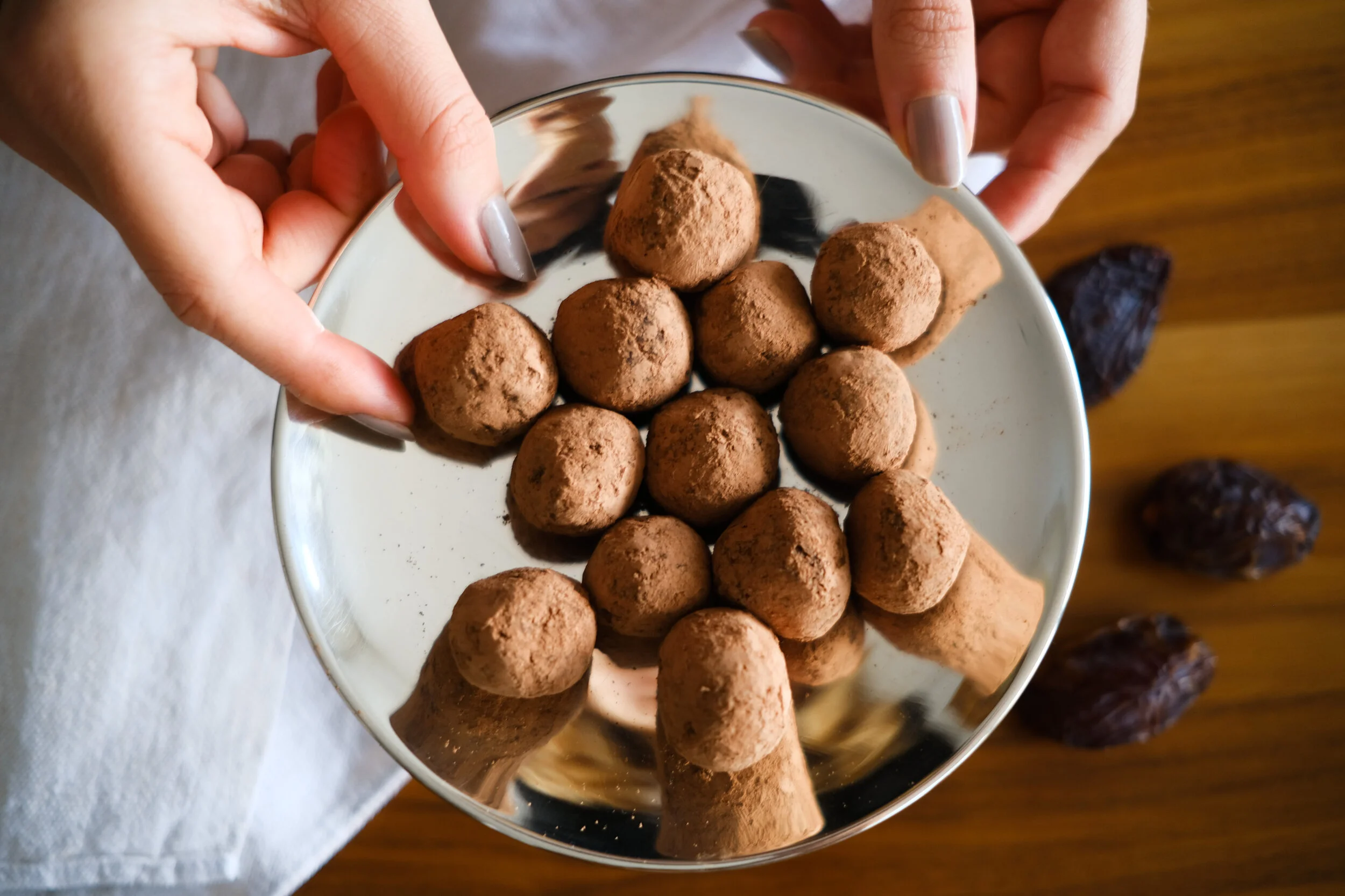 Date-sugar-free-chocolate-pralines-cacao