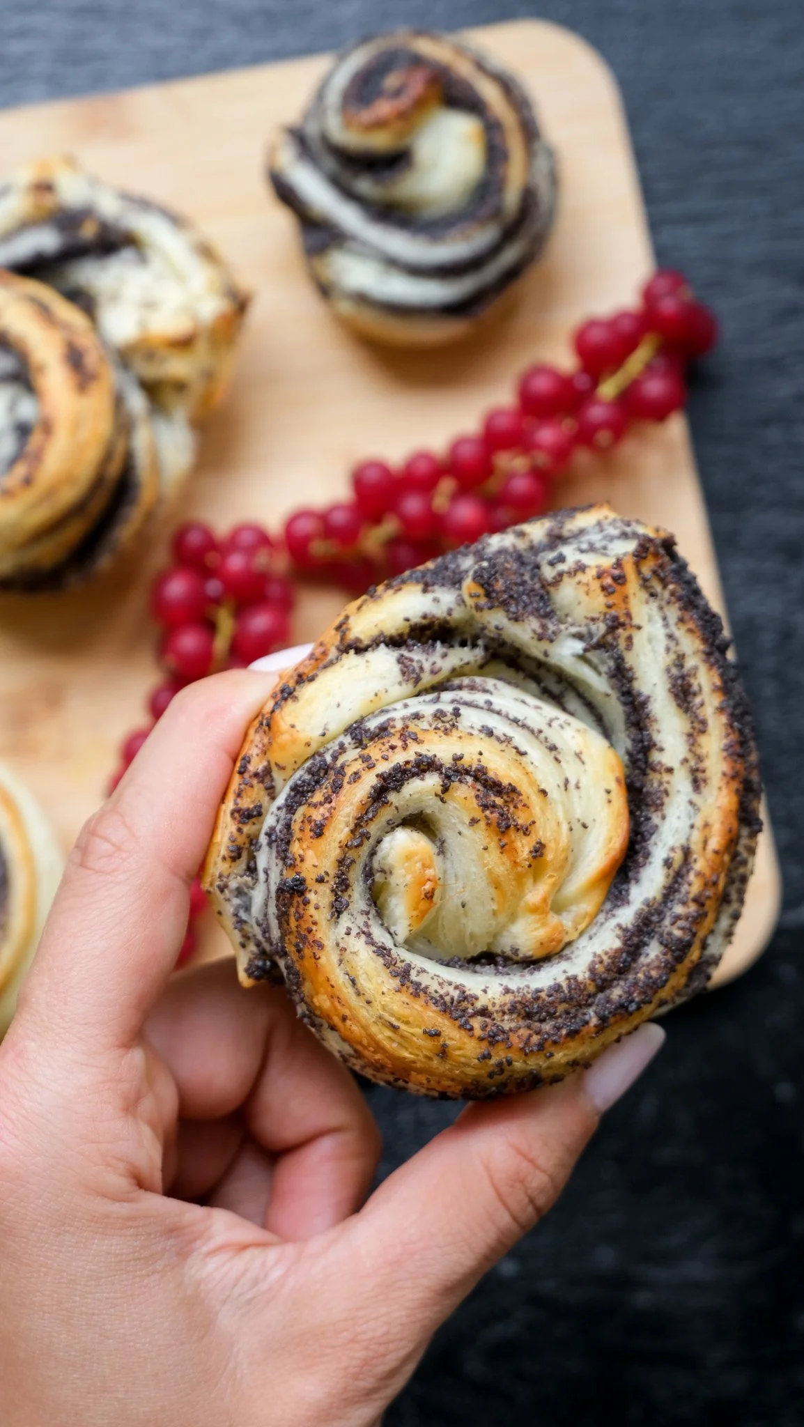EASY HOMEMADE CRISPY POPPYSEED CRUFFINS