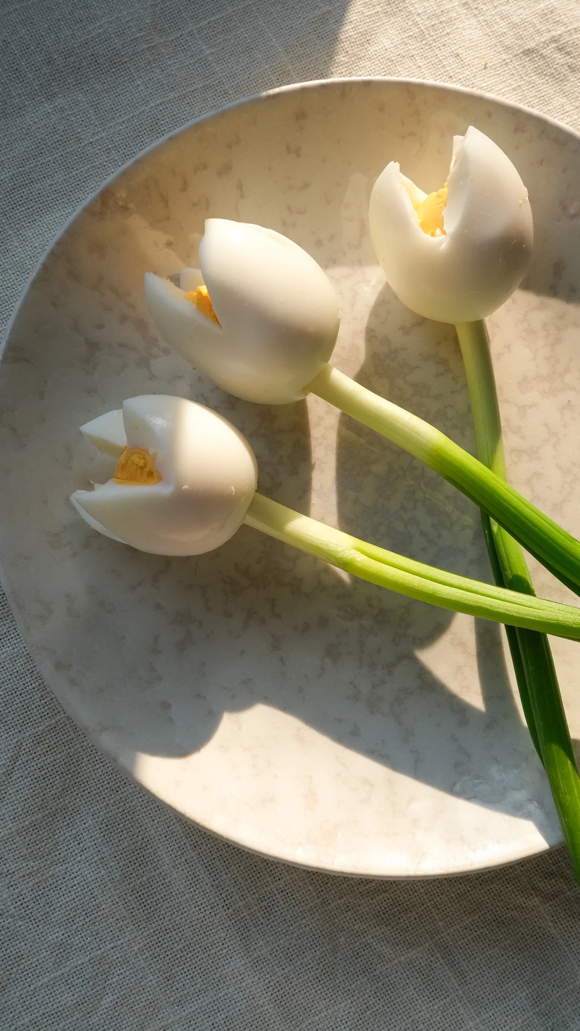 edible-tulip-egg-bouquet-hack-easy-spring-easter-food-idea-tulpen-ostern-brunch-eier-blumen-blumenstrauß-frühling-idee-essbar