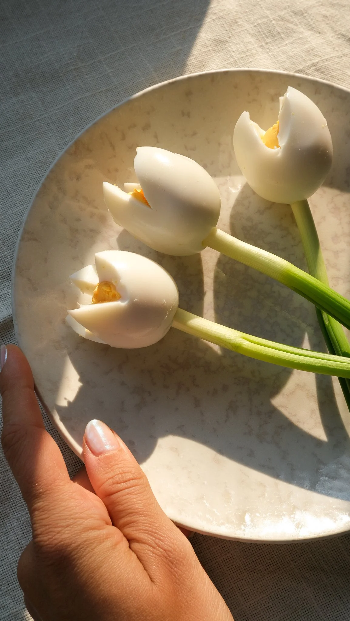 edible-tulip-egg-bouquet-hack-easy-spring-easter-food-idea-tulpen-ostern-brunch-eier-blumen-blumenstrauß-frühling-idee-essbar