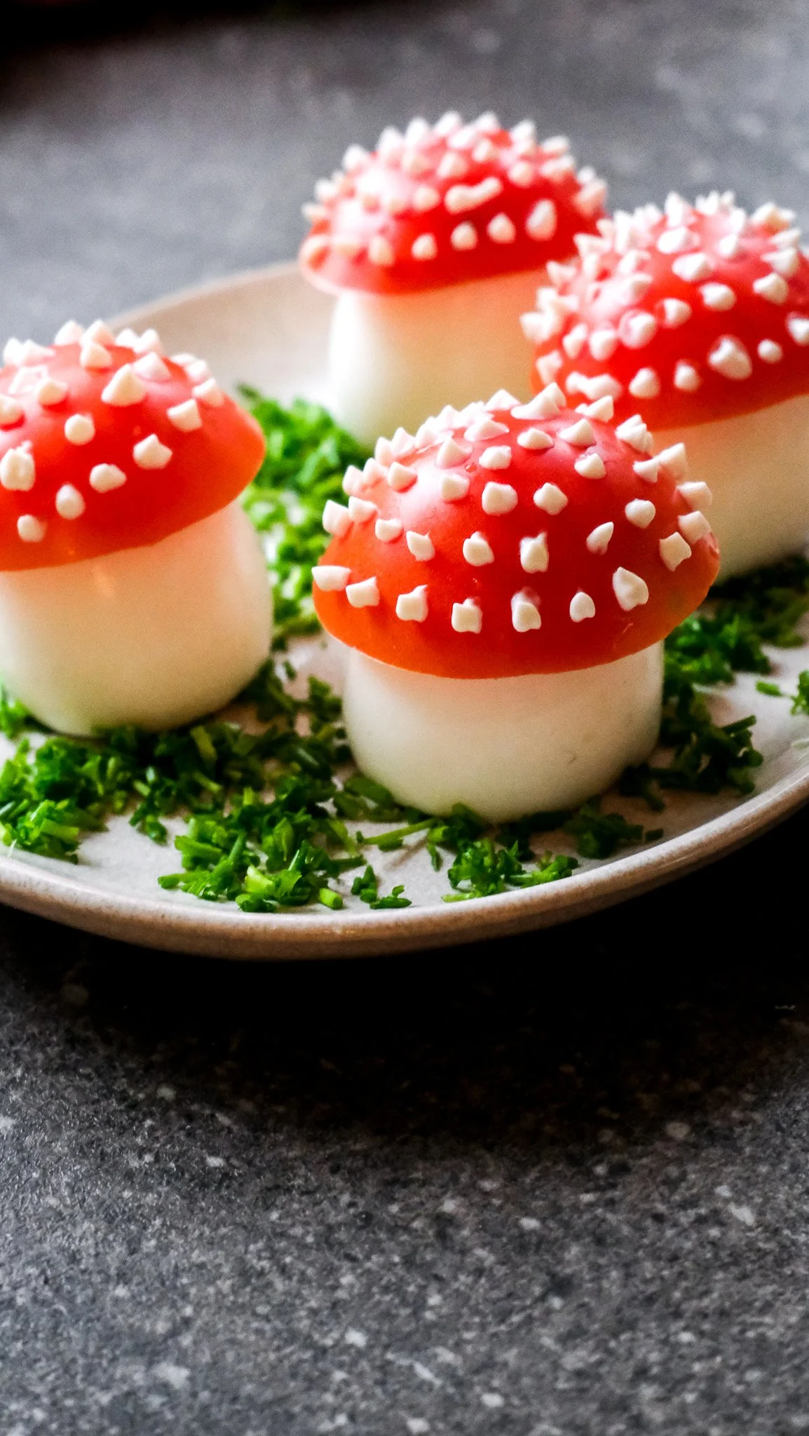 new-years-eve-recipe-fly-agaric-eggs-silvester-rezept-fliegenpilz-eier-rezept-recipe-magda-mag-das-vorspeise-einfach-ei