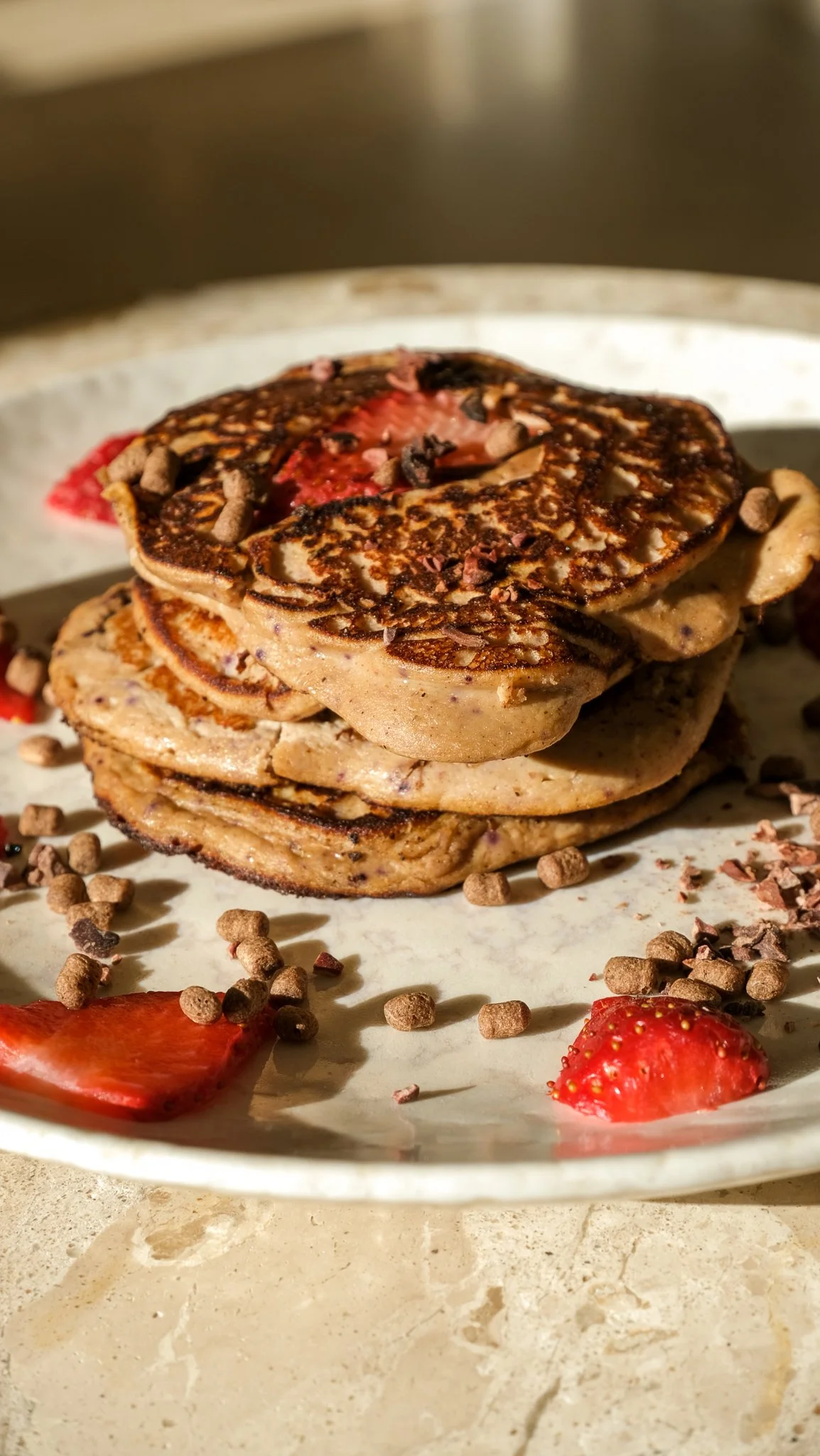 einfache-high-protein-erdbeer-schoko-pancakes-choco-strawberry-fitness-easy-low-carb-recipe-rezept-spring-magda-mag-das